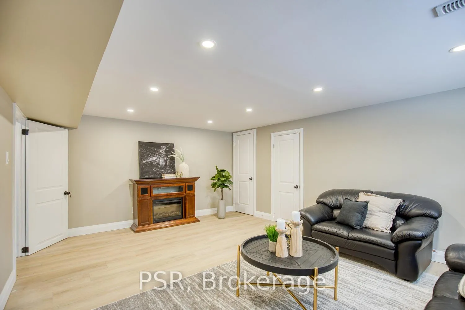 Photo 28 of 1358 Queen's Boulevard, Kitchener — HOMEH