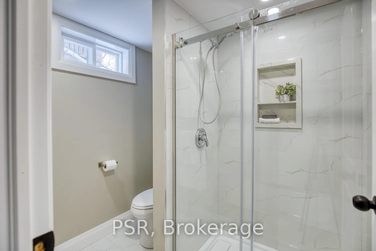 Photo 29 of 1358 Queen's Boulevard, Kitchener — HOMEH
