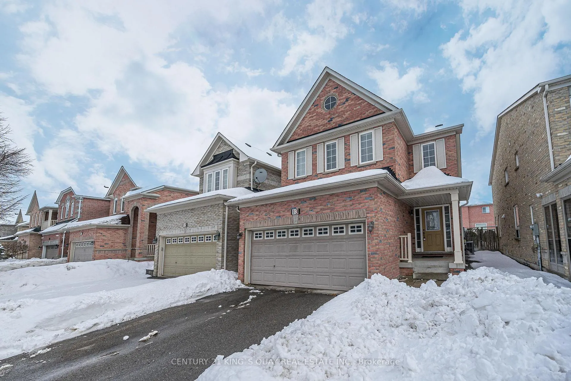 Photo 3 of 13 Barkwood Hollow, Markham, Berczy — HOMEH