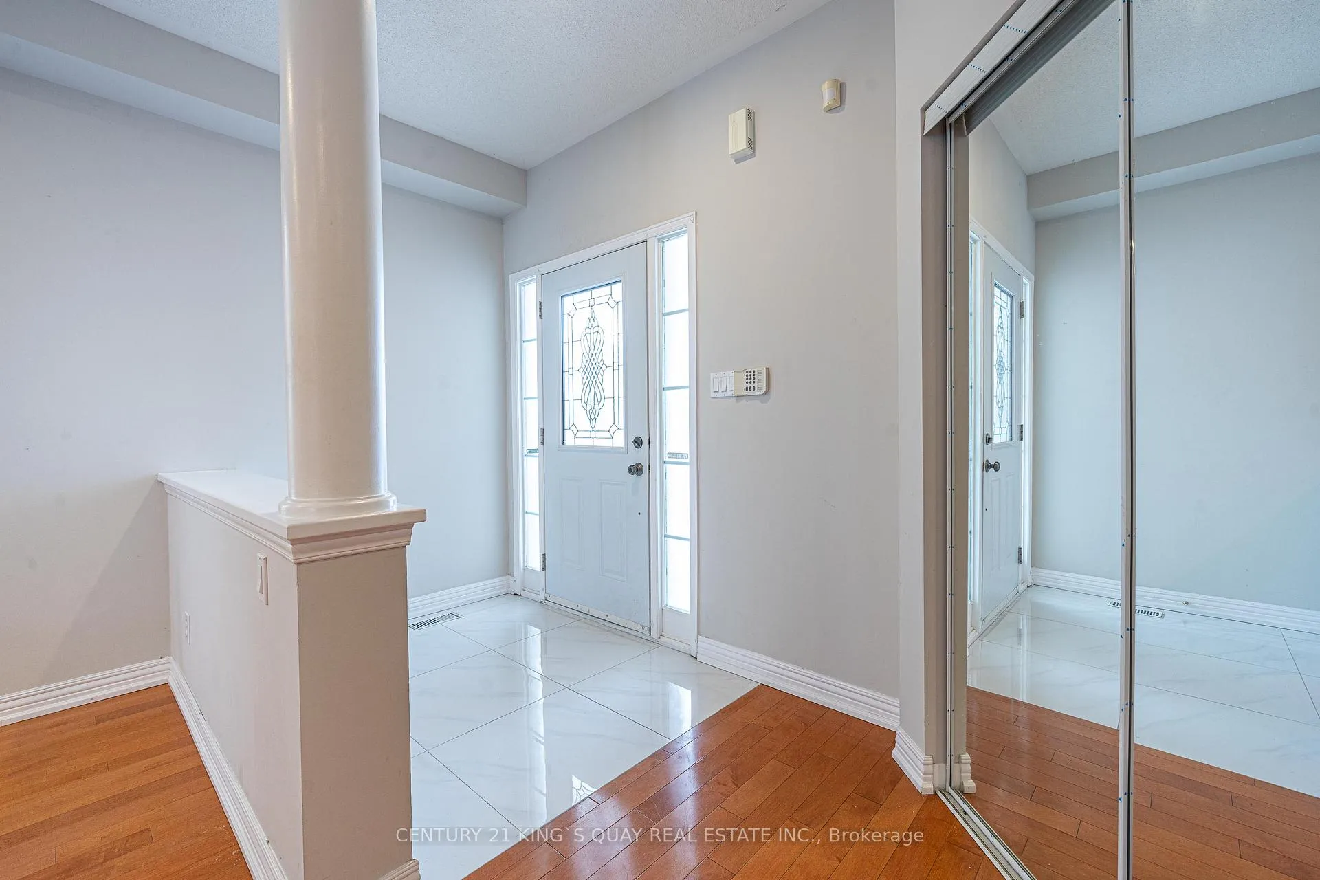 Photo 5 of 13 Barkwood Hollow, Markham, Berczy — HOMEH