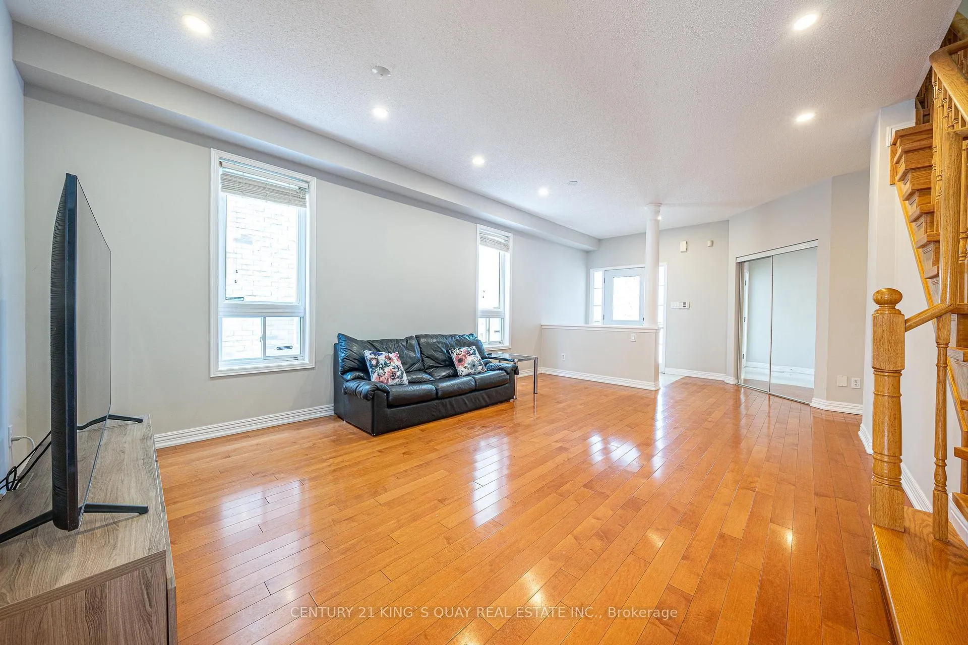 Photo 7 of 13 Barkwood Hollow, Markham, Berczy — HOMEH