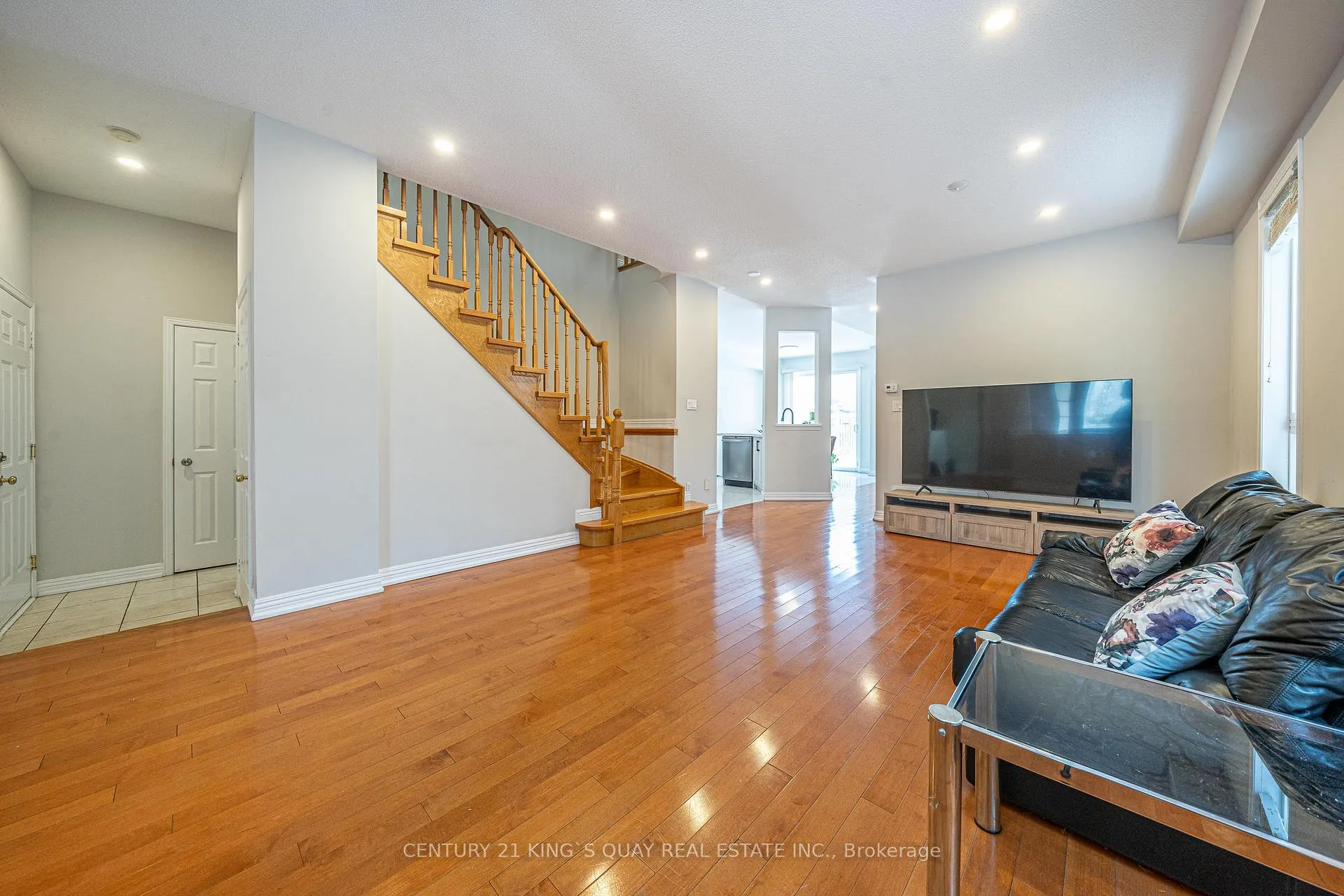 Photo 8 of 13 Barkwood Hollow, Markham, Berczy — HOMEH