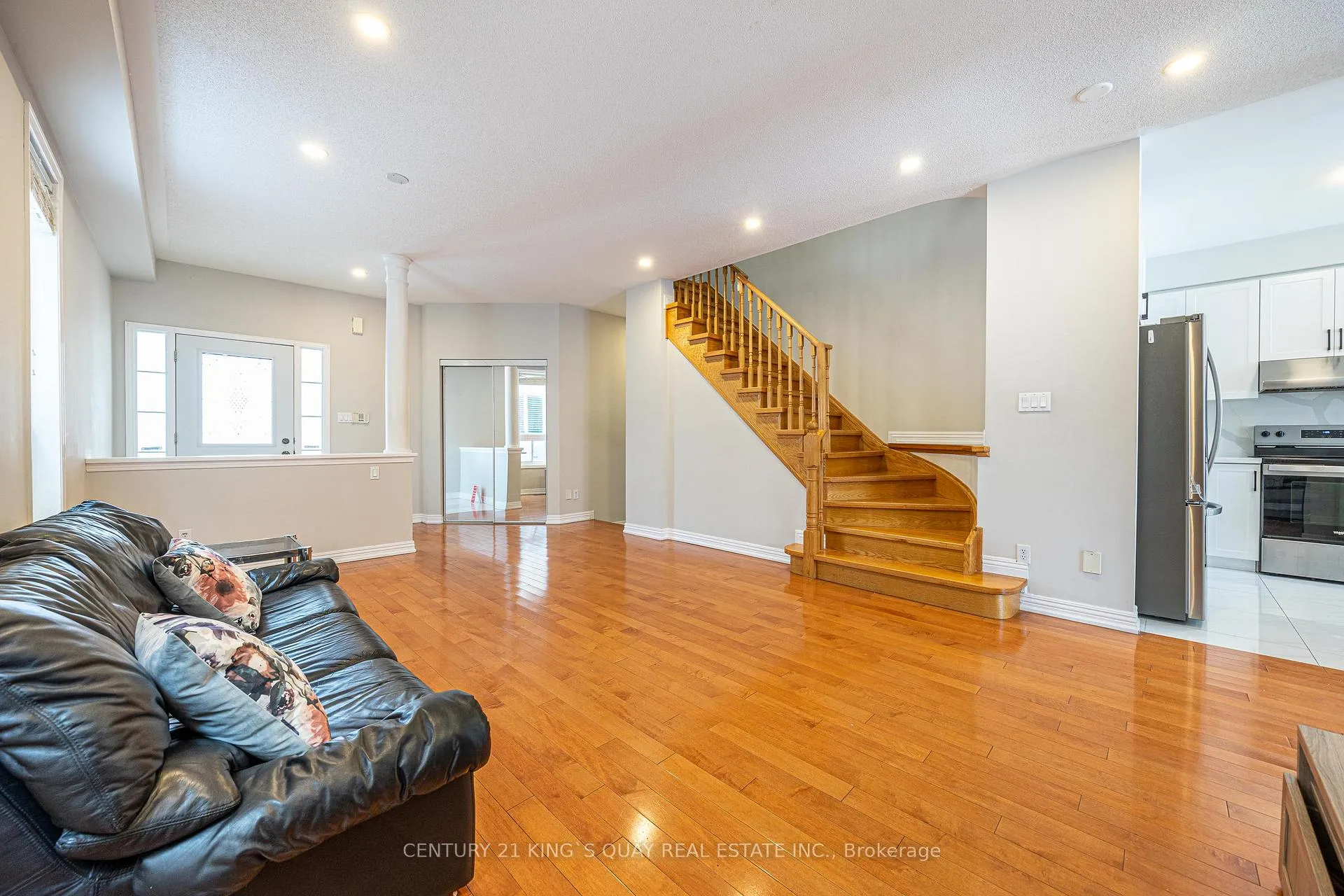 Photo 9 of 13 Barkwood Hollow, Markham, Berczy — HOMEH