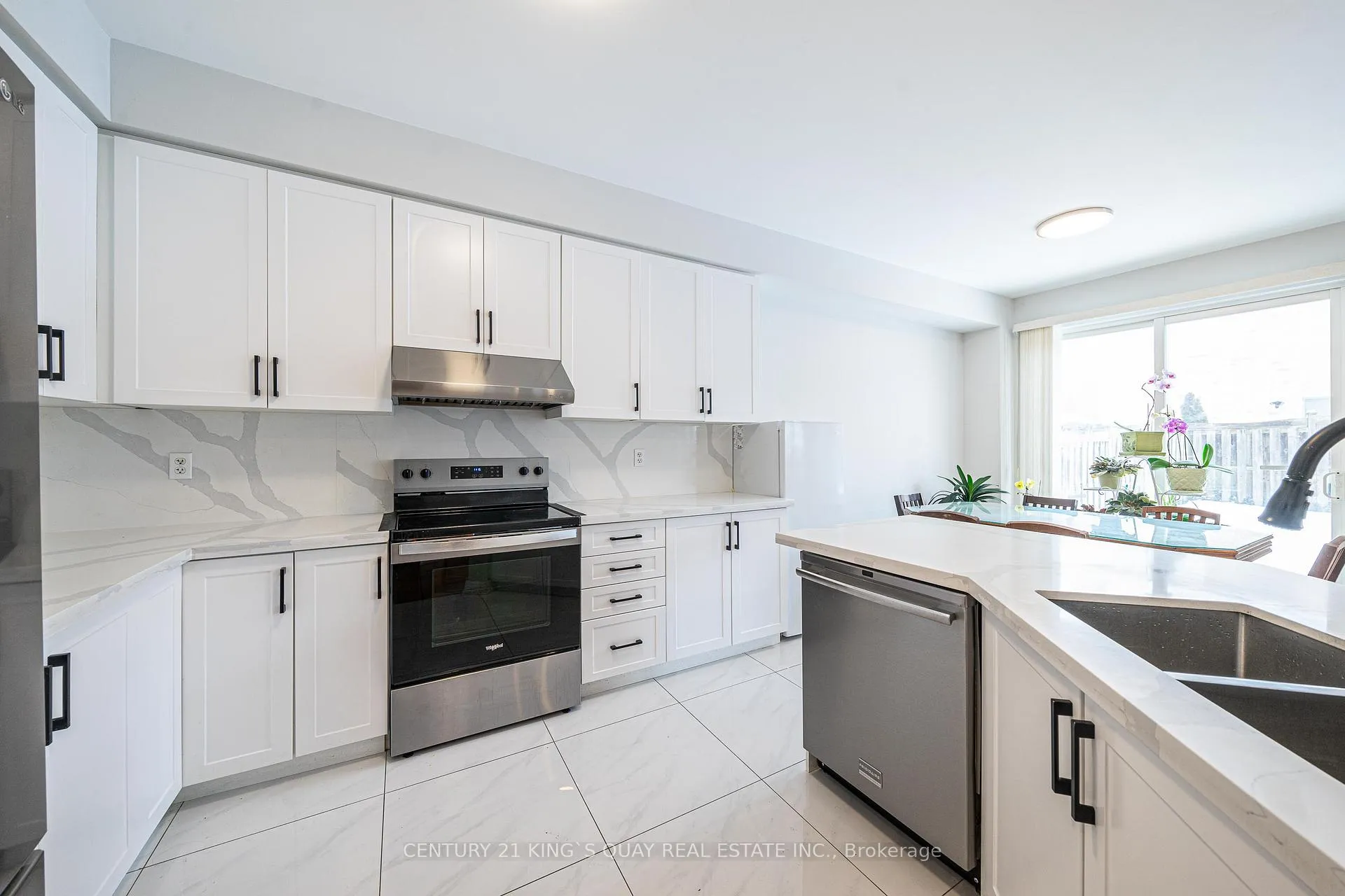 Photo 10 of 13 Barkwood Hollow, Markham, Berczy — HOMEH