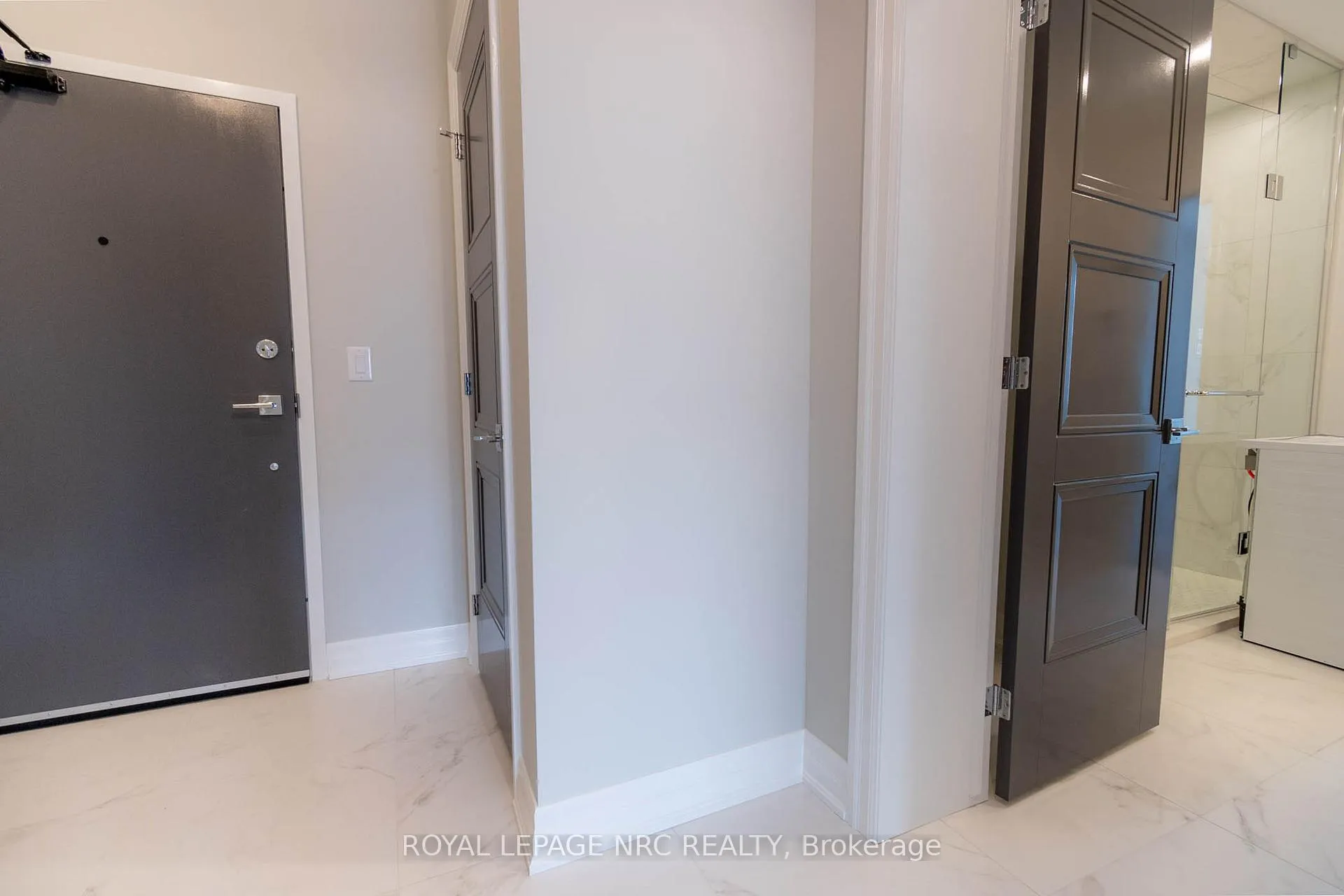 Photo 4 of Unit 6, 99 South Drive, St. Catharines, Old Glenridge — HOMEH