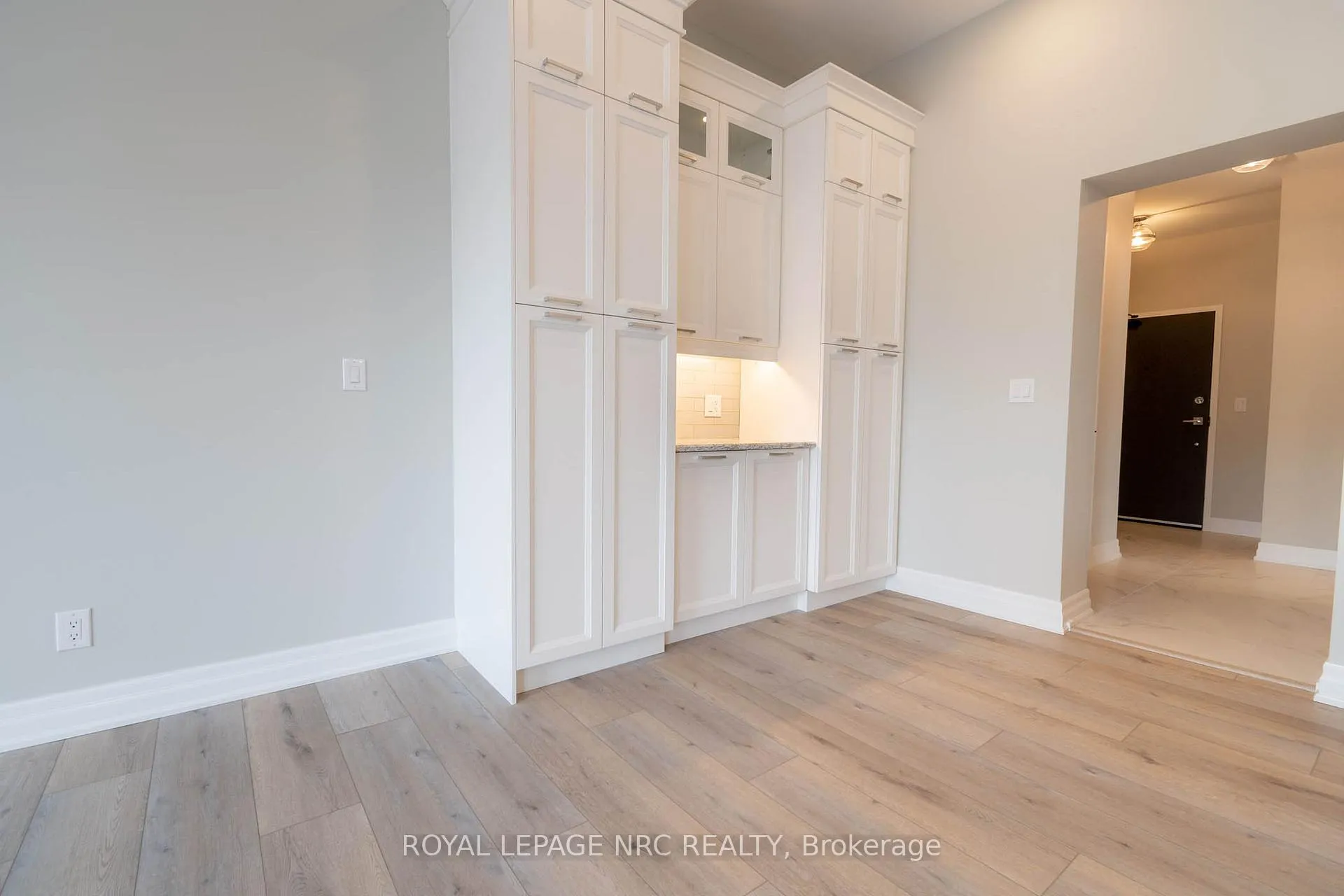 Photo 5 of Unit 6, 99 South Drive, St. Catharines, Old Glenridge — HOMEH