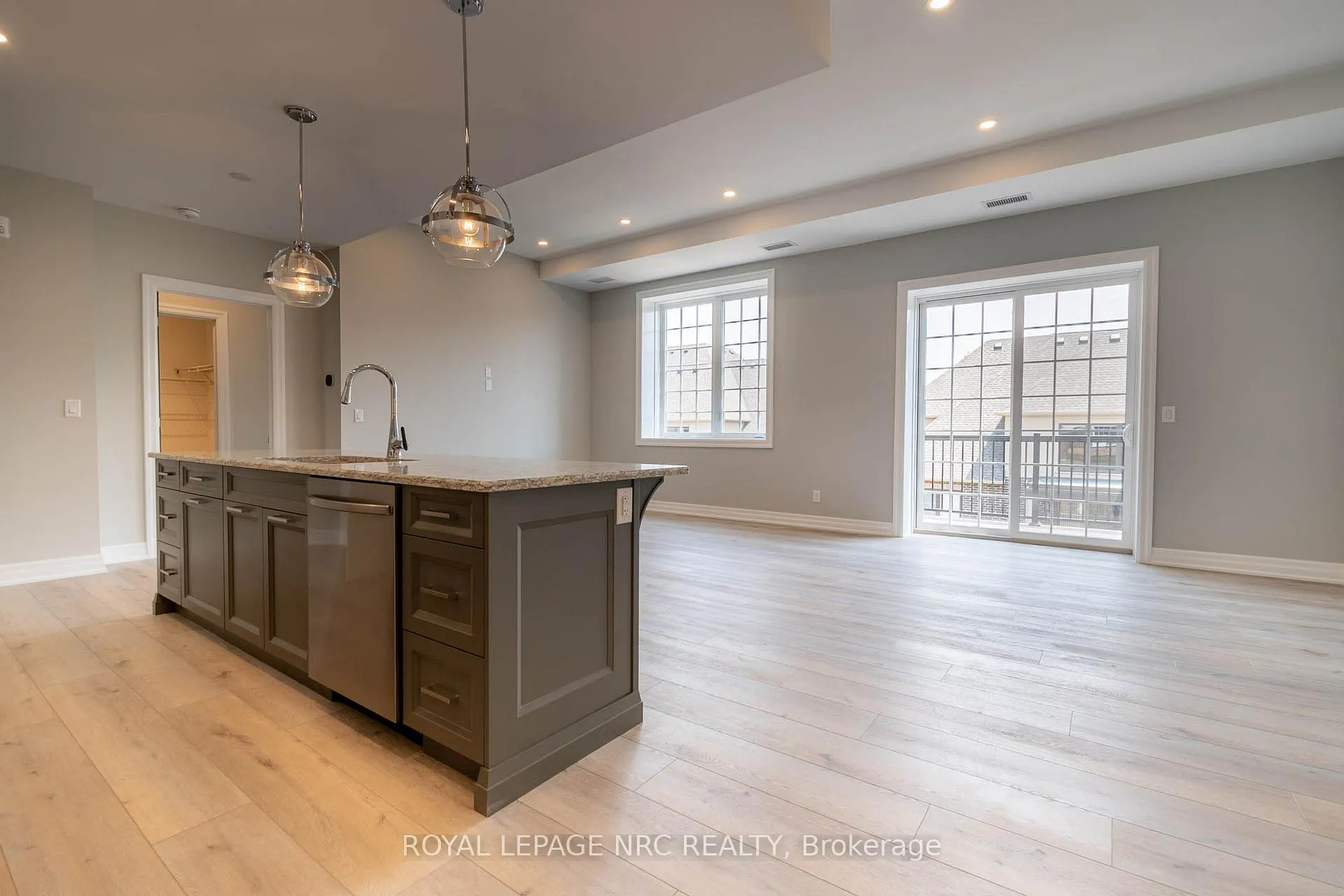 Photo 6 of Unit 6, 99 South Drive, St. Catharines, Old Glenridge — HOMEH
