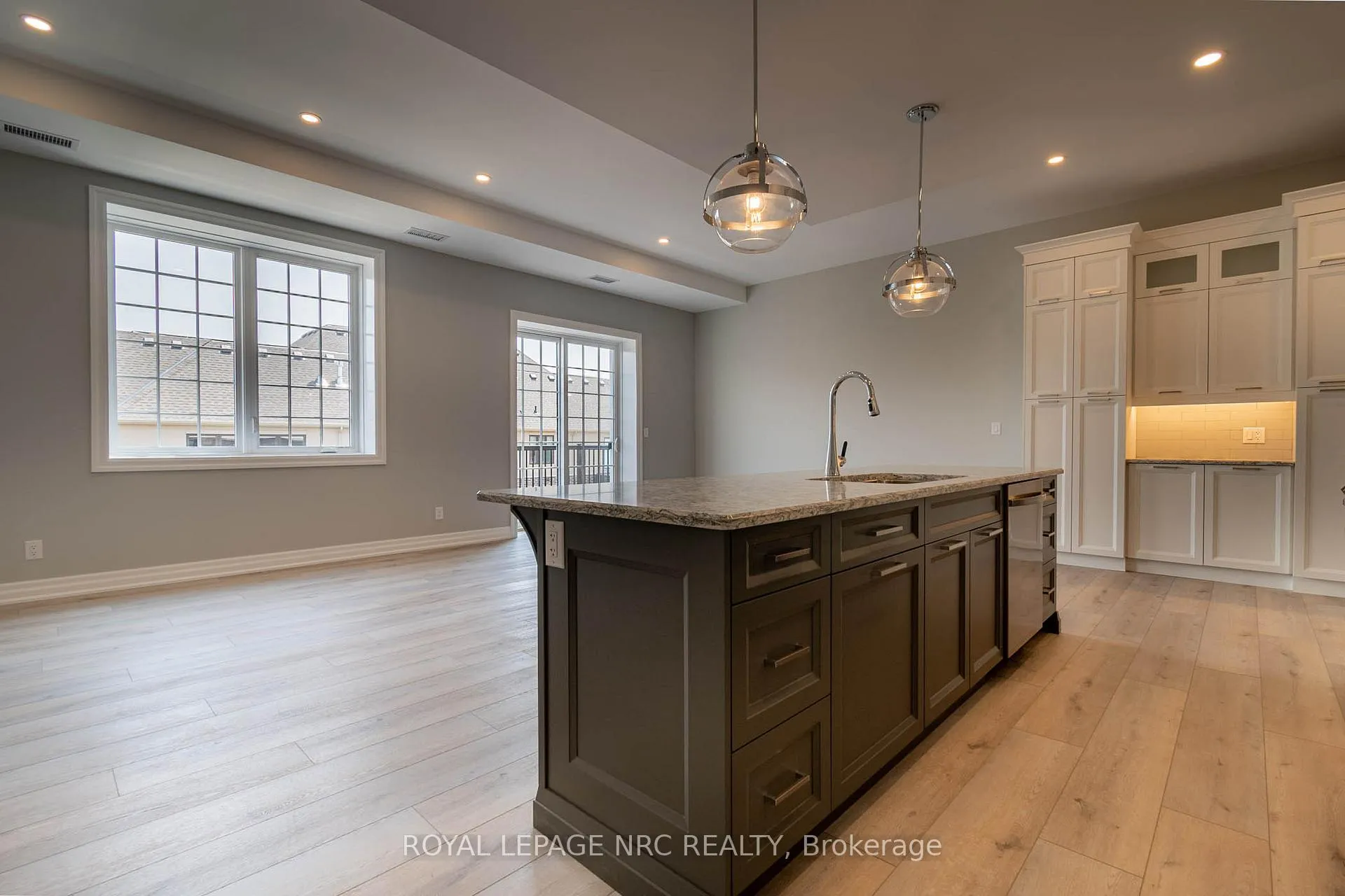 Photo 10 of Unit 6, 99 South Drive, St. Catharines, Old Glenridge — HOMEH
