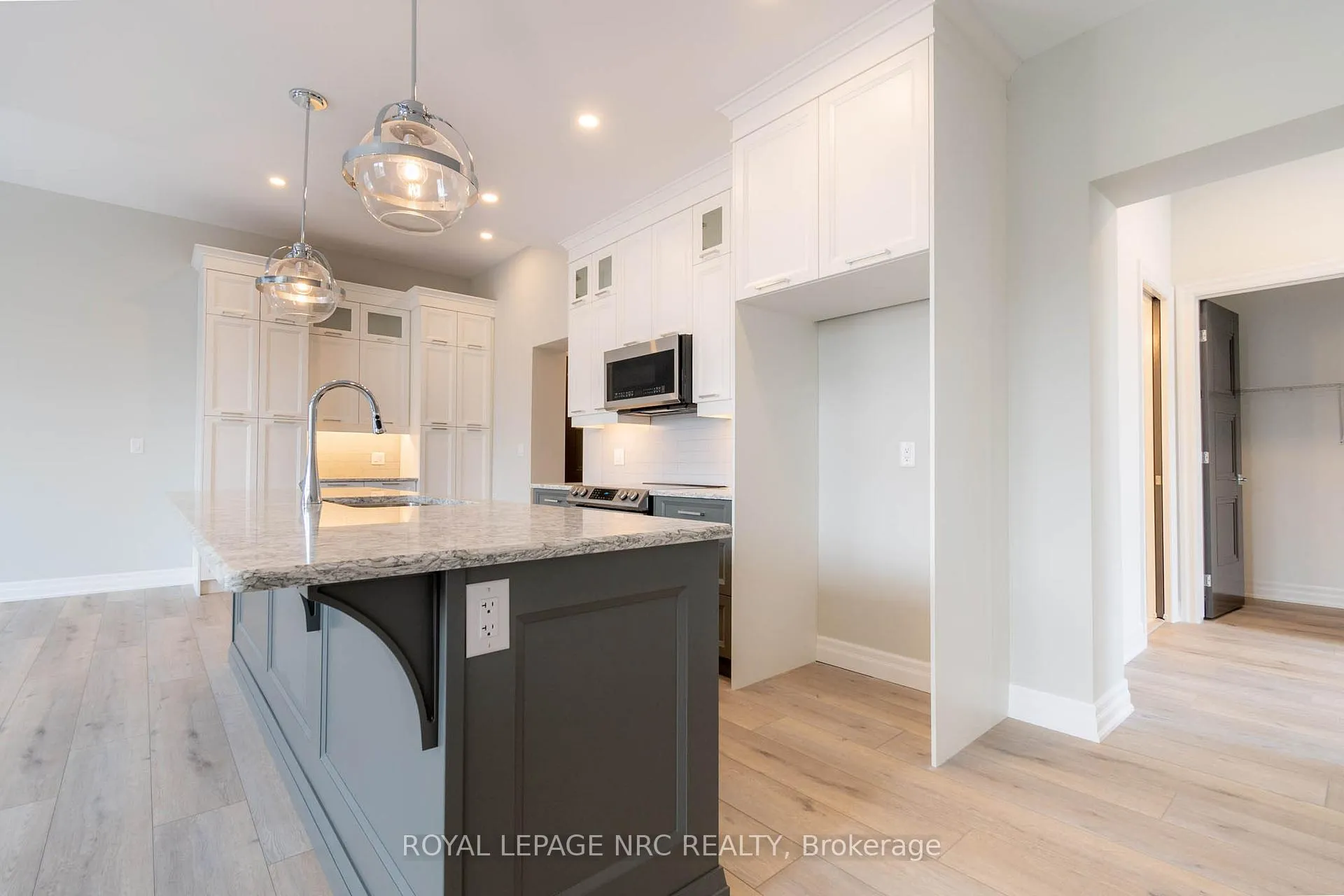 Photo 12 of Unit 6, 99 South Drive, St. Catharines, Old Glenridge — HOMEH