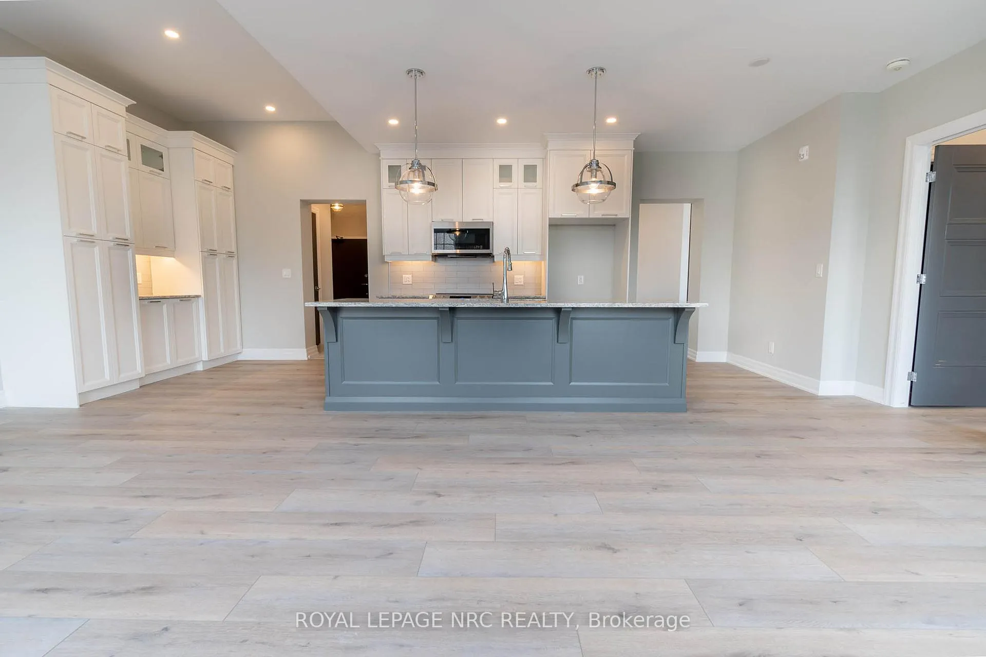 Photo 16 of Unit 6, 99 South Drive, St. Catharines, Old Glenridge — HOMEH