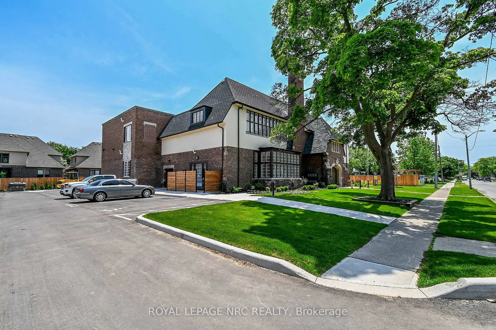Photo 33 of Unit 6, 99 South Drive, St. Catharines, Old Glenridge — HOMEH