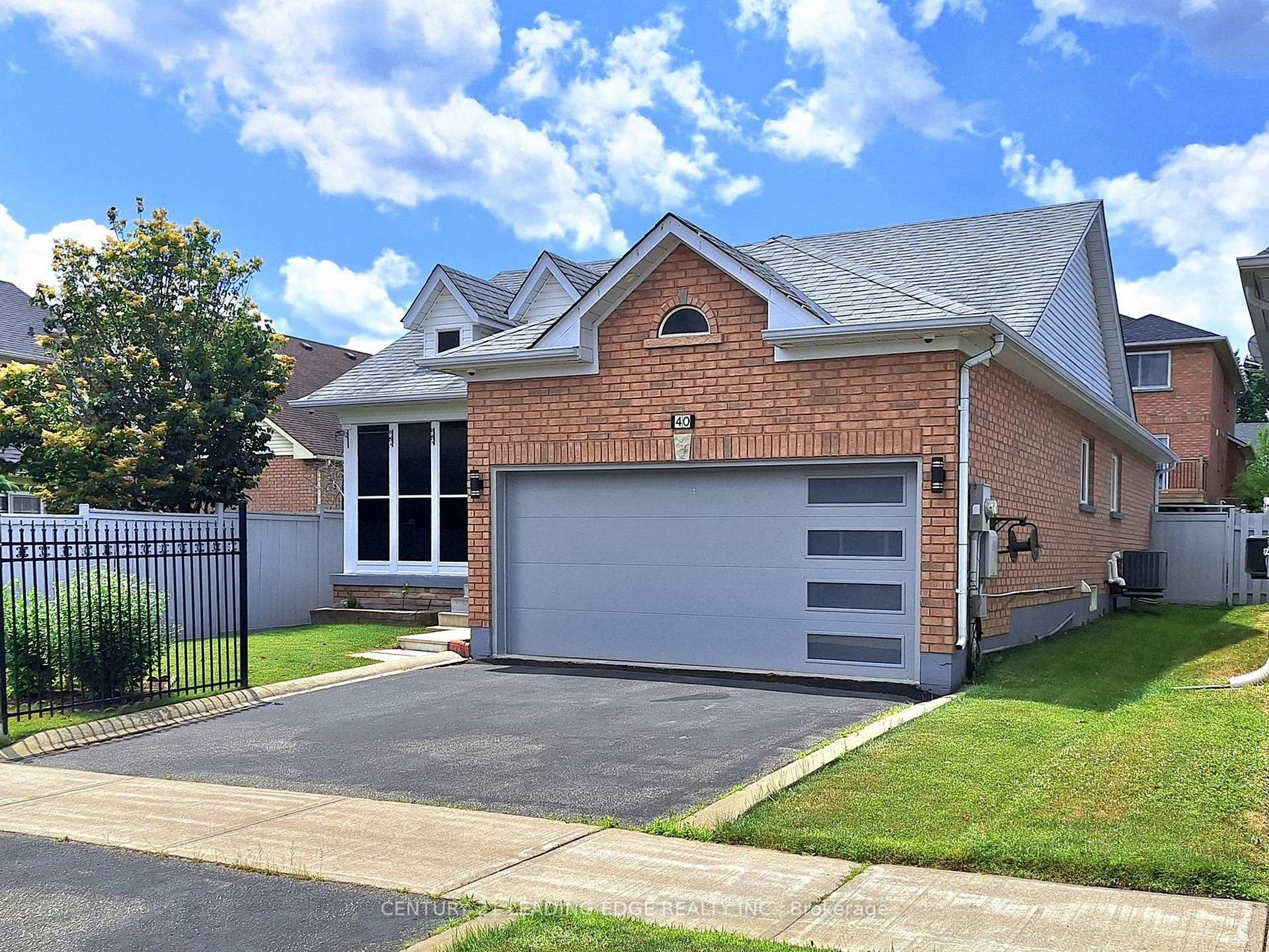 Photo 2 of 40 Silverstone Crescent, Georgina, Keswick South — HOMEH