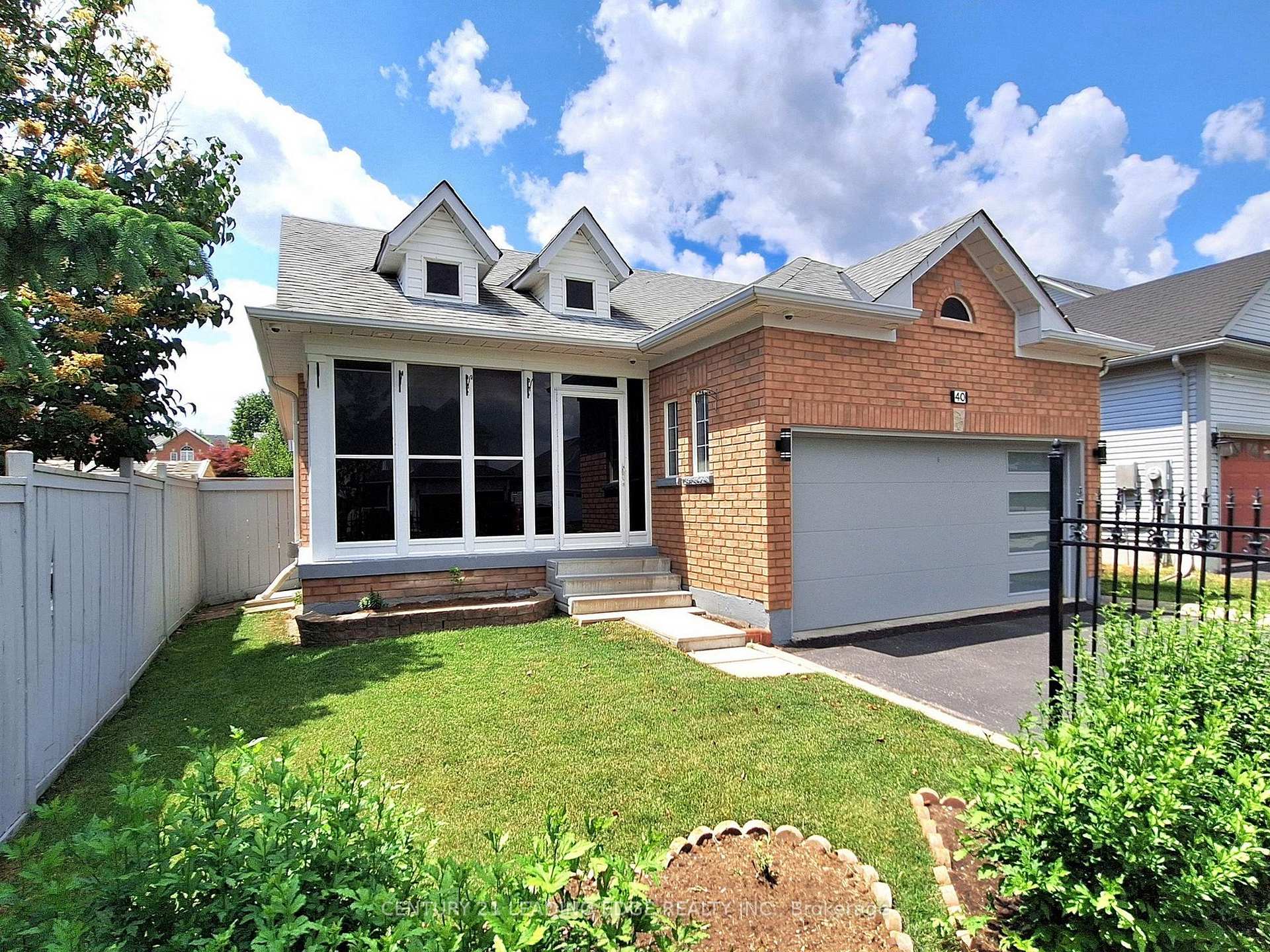 Photo 3 of 40 Silverstone Crescent, Georgina, Keswick South — HOMEH