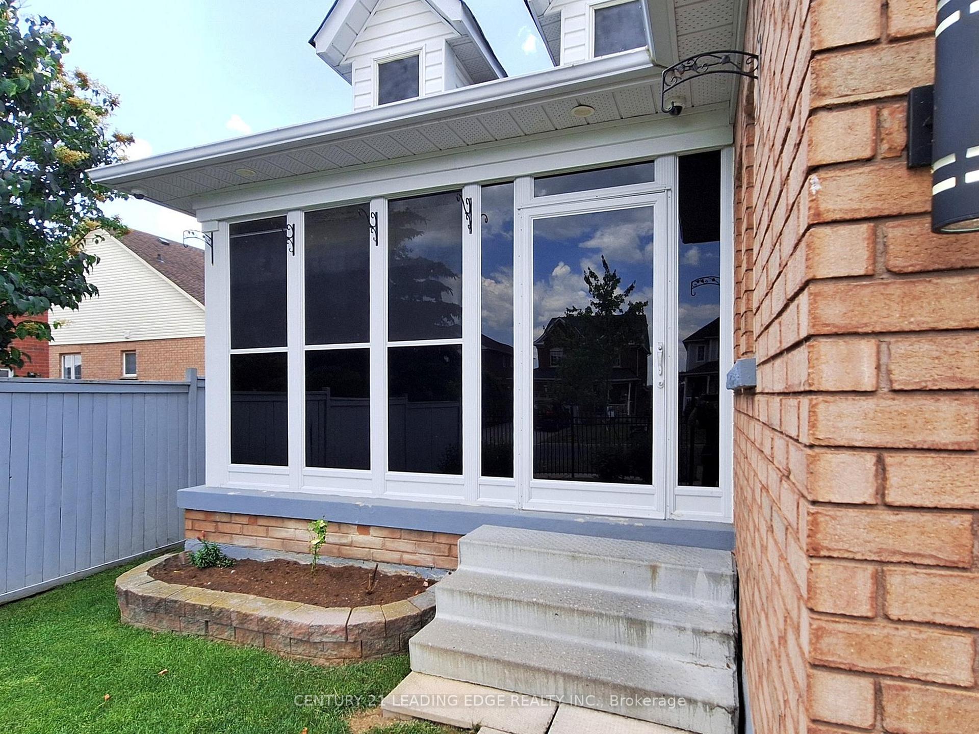 Photo 4 of 40 Silverstone Crescent, Georgina, Keswick South — HOMEH