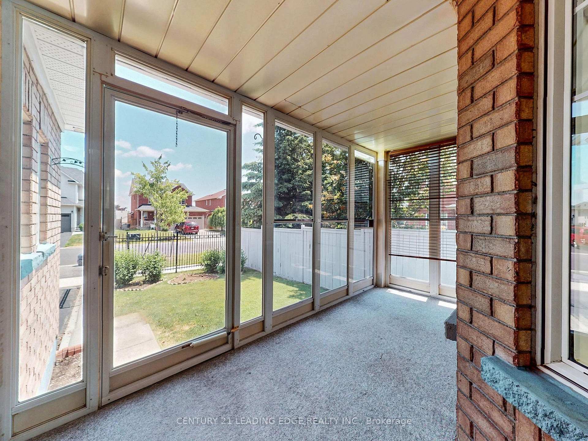 Photo 5 of 40 Silverstone Crescent, Georgina, Keswick South — HOMEH