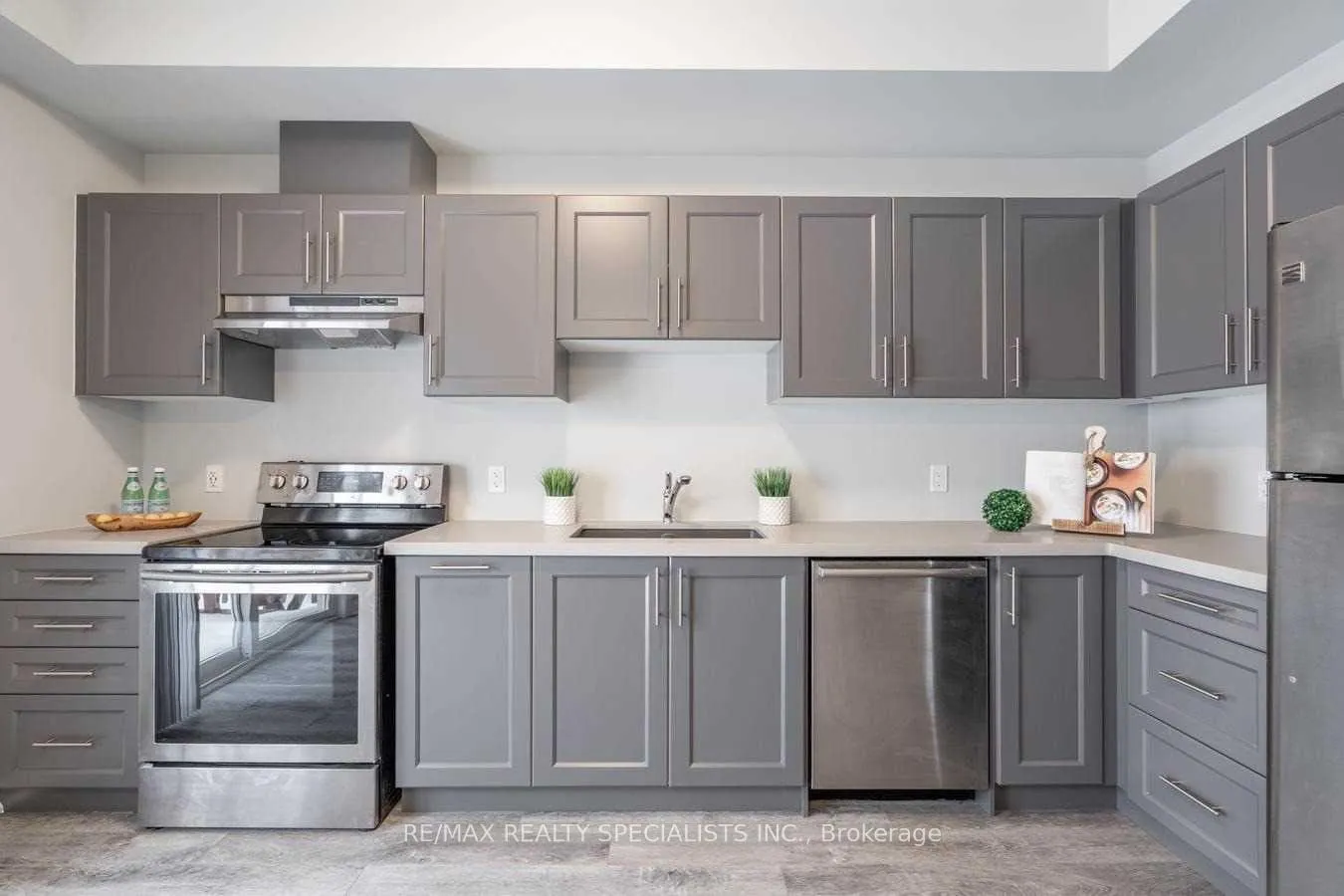 Photo 3 of 72 Laguna Village Crescent, Hamilton, Hannon — HOMEH