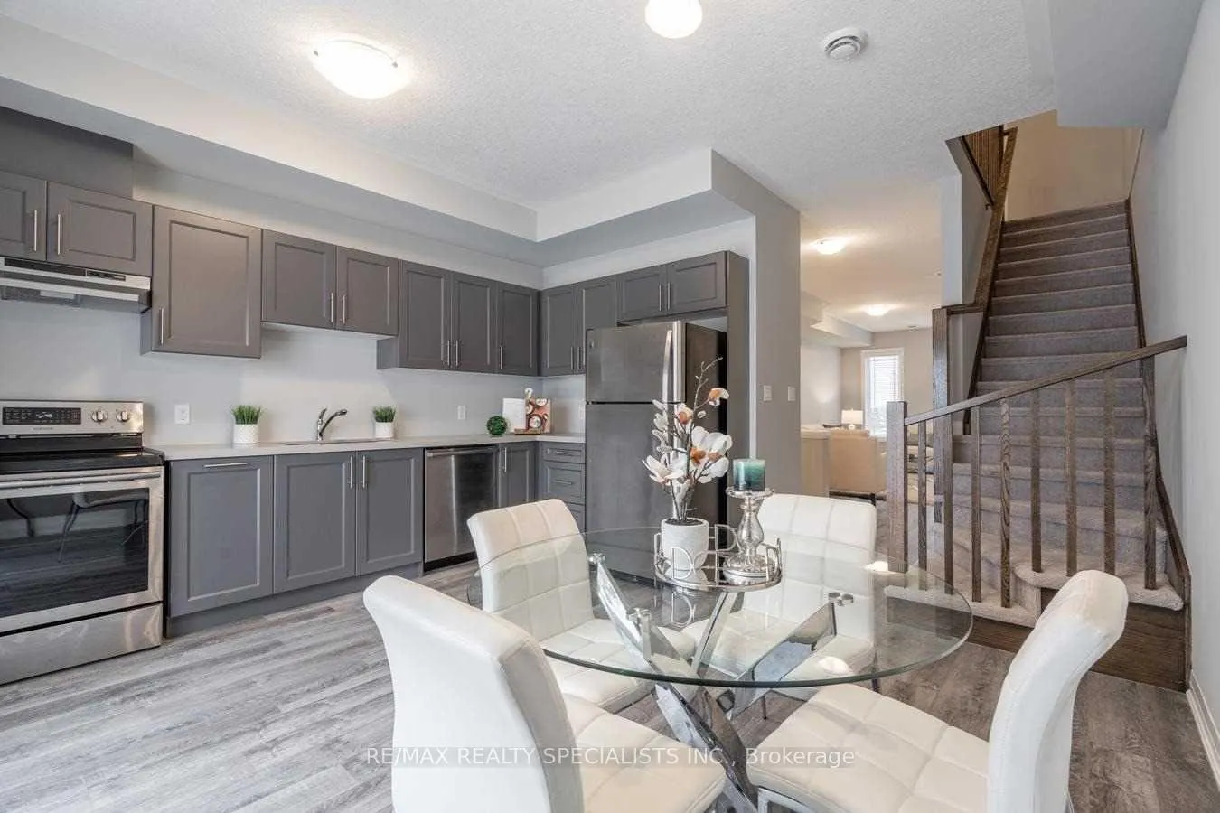 Photo 4 of 72 Laguna Village Crescent, Hamilton, Hannon — HOMEH