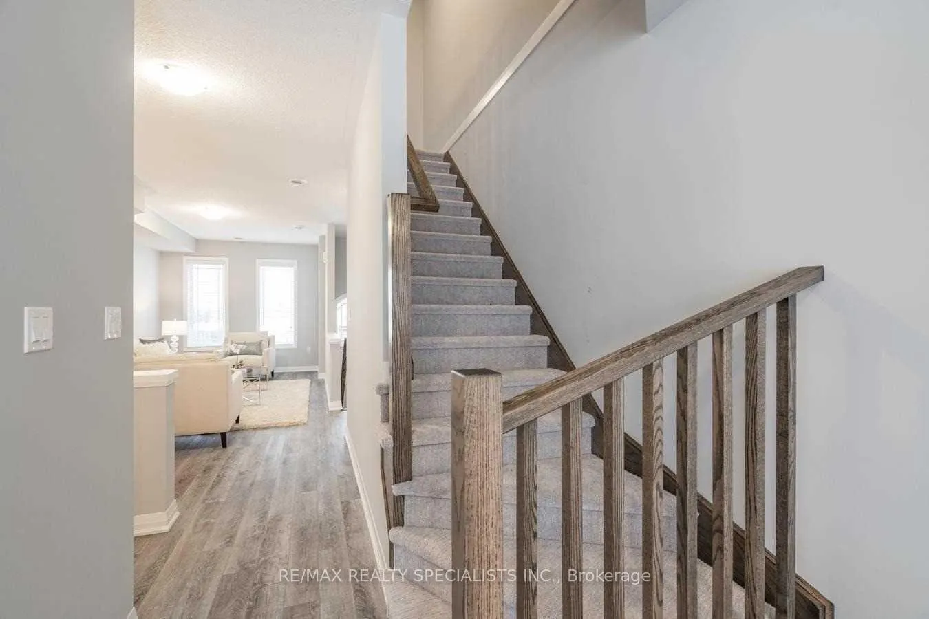 Photo 5 of 72 Laguna Village Crescent, Hamilton, Hannon — HOMEH