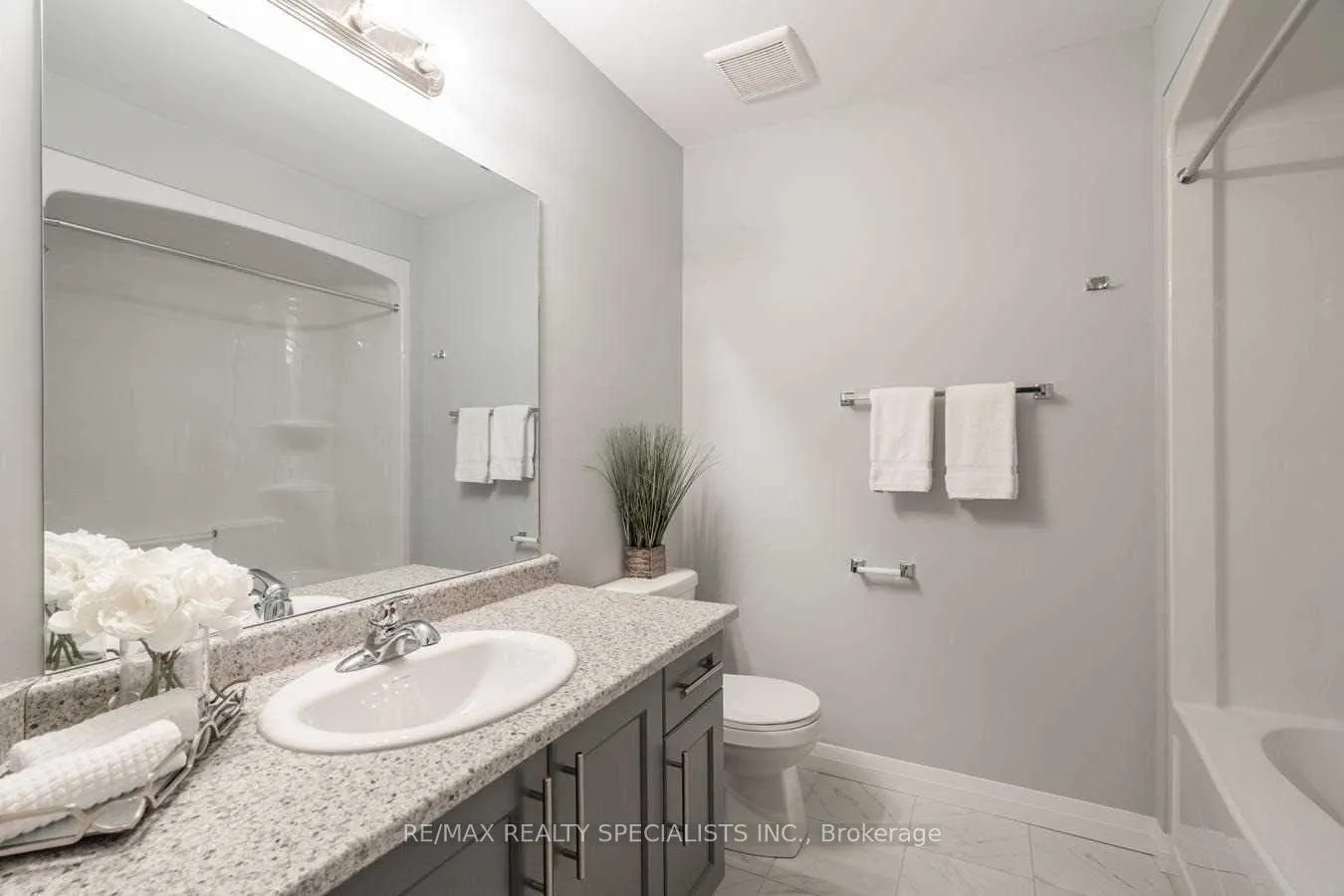 Photo 8 of 72 Laguna Village Crescent, Hamilton, Hannon — HOMEH