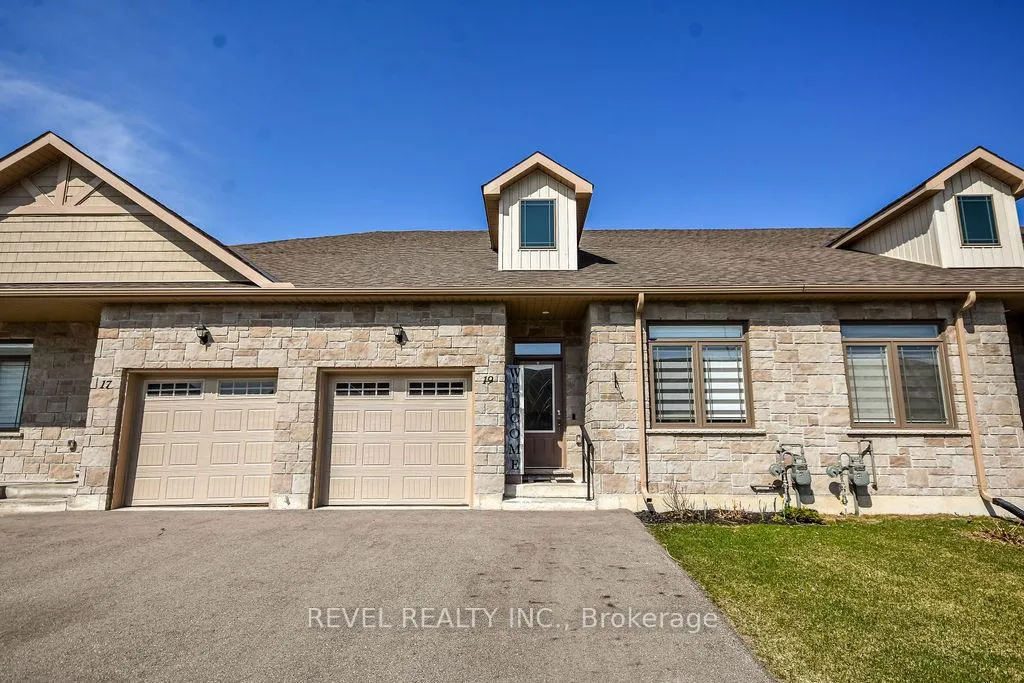 Photo 2 of 19 Leanne's Way, Orillia — HOMEH