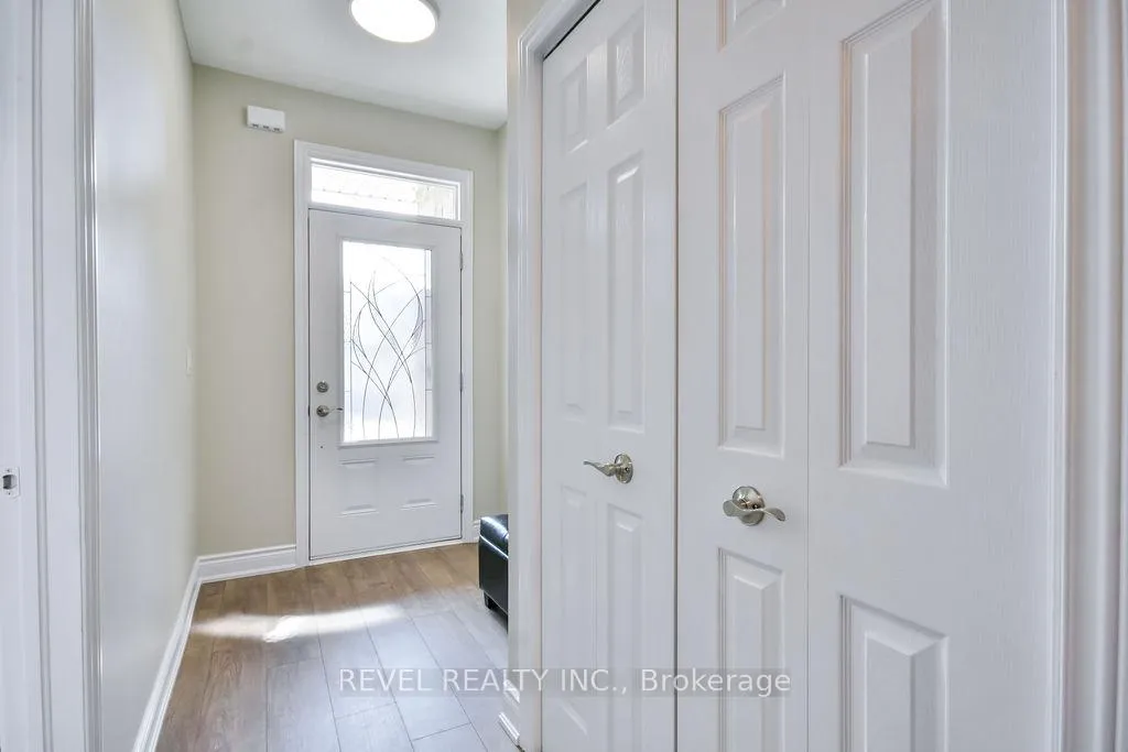 Photo 4 of 19 Leanne's Way, Orillia — HOMEH