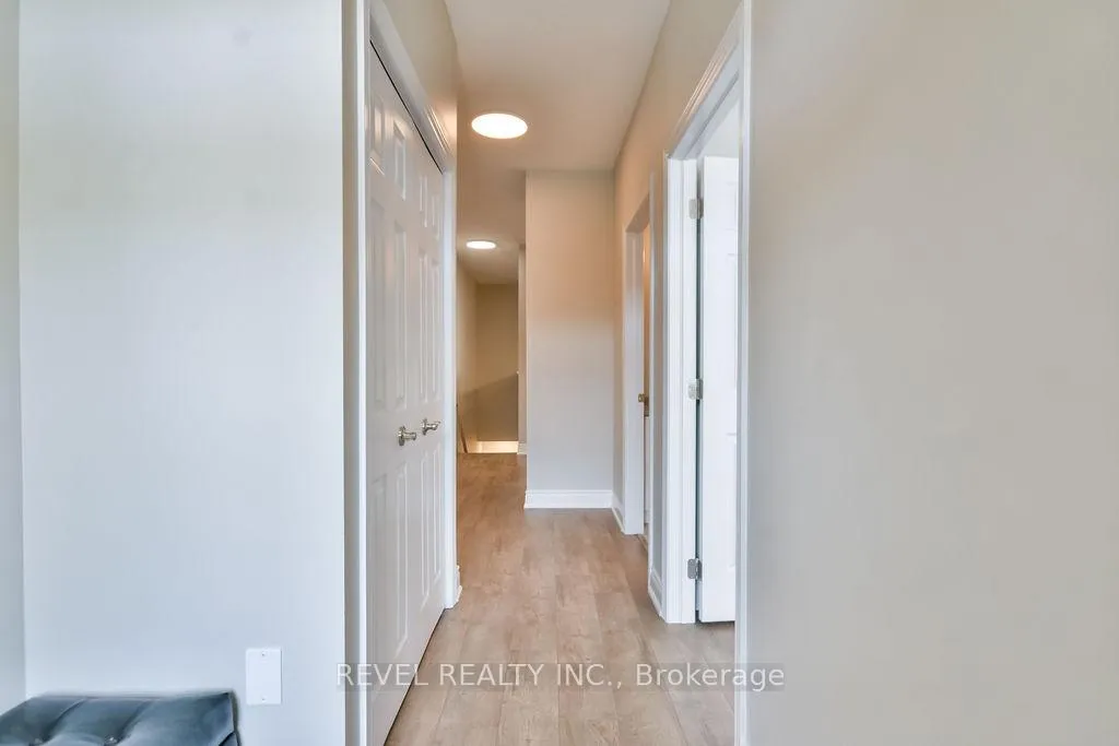Photo 5 of 19 Leanne's Way, Orillia — HOMEH
