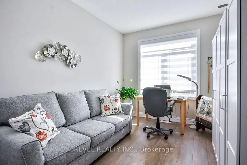 Photo 7 of 19 Leanne's Way, Orillia — HOMEH