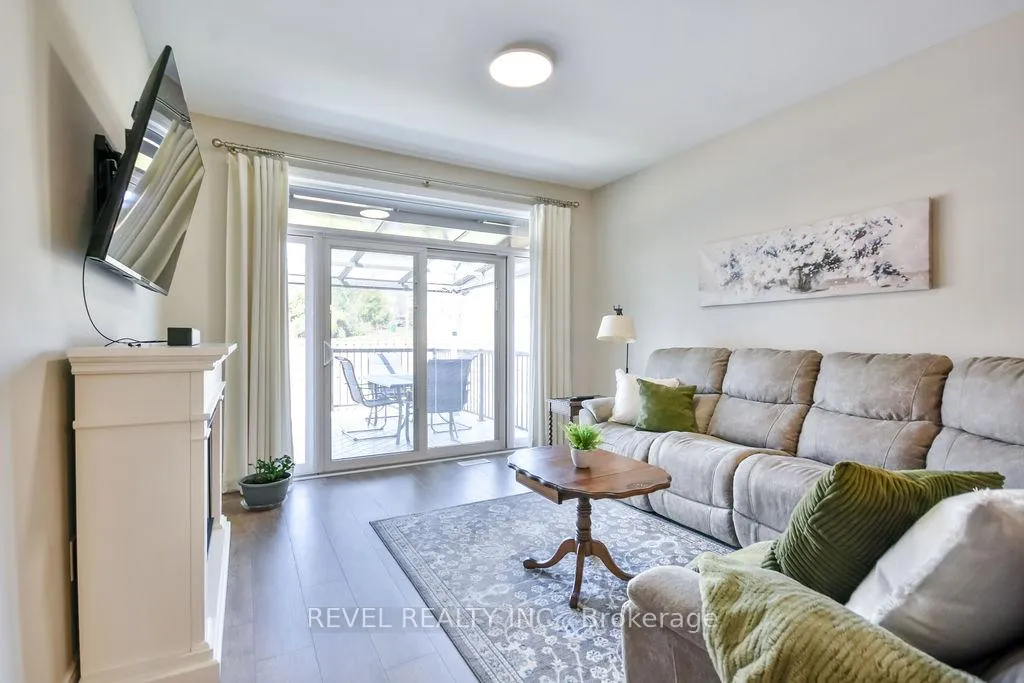 Photo 17 of 19 Leanne's Way, Orillia — HOMEH