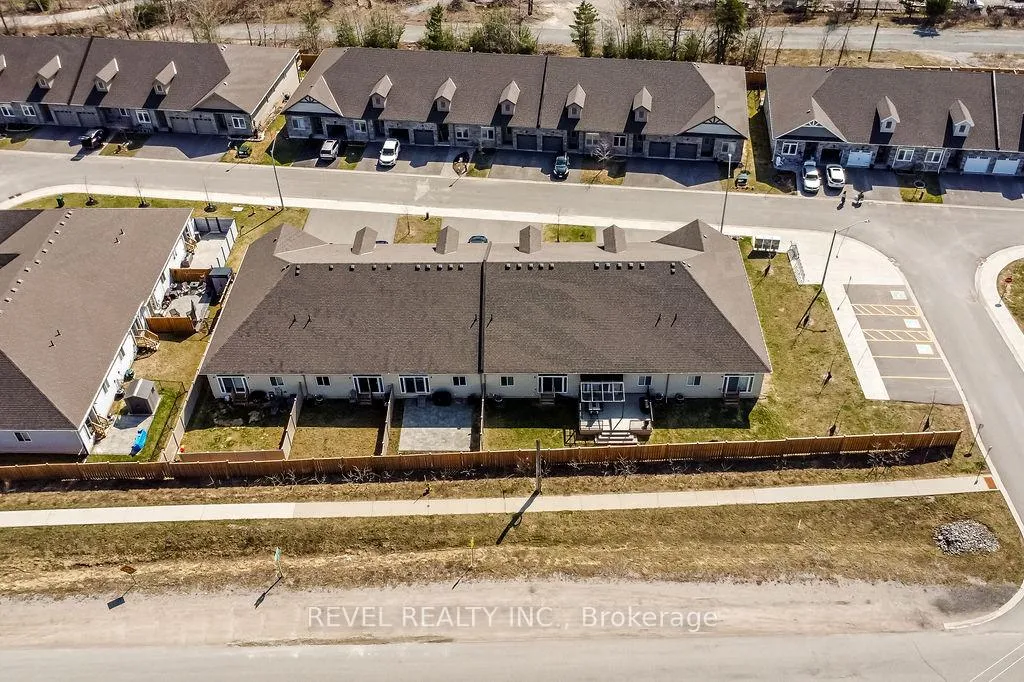 Photo 31 of 19 Leanne's Way, Orillia — HOMEH