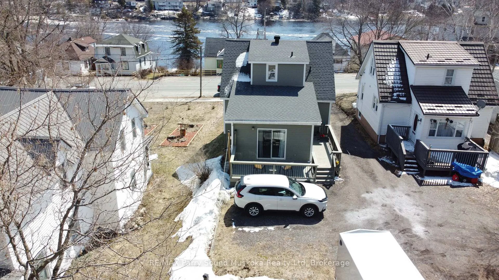 Photo 3 of 60 William Street, Parry Sound — HOMEH