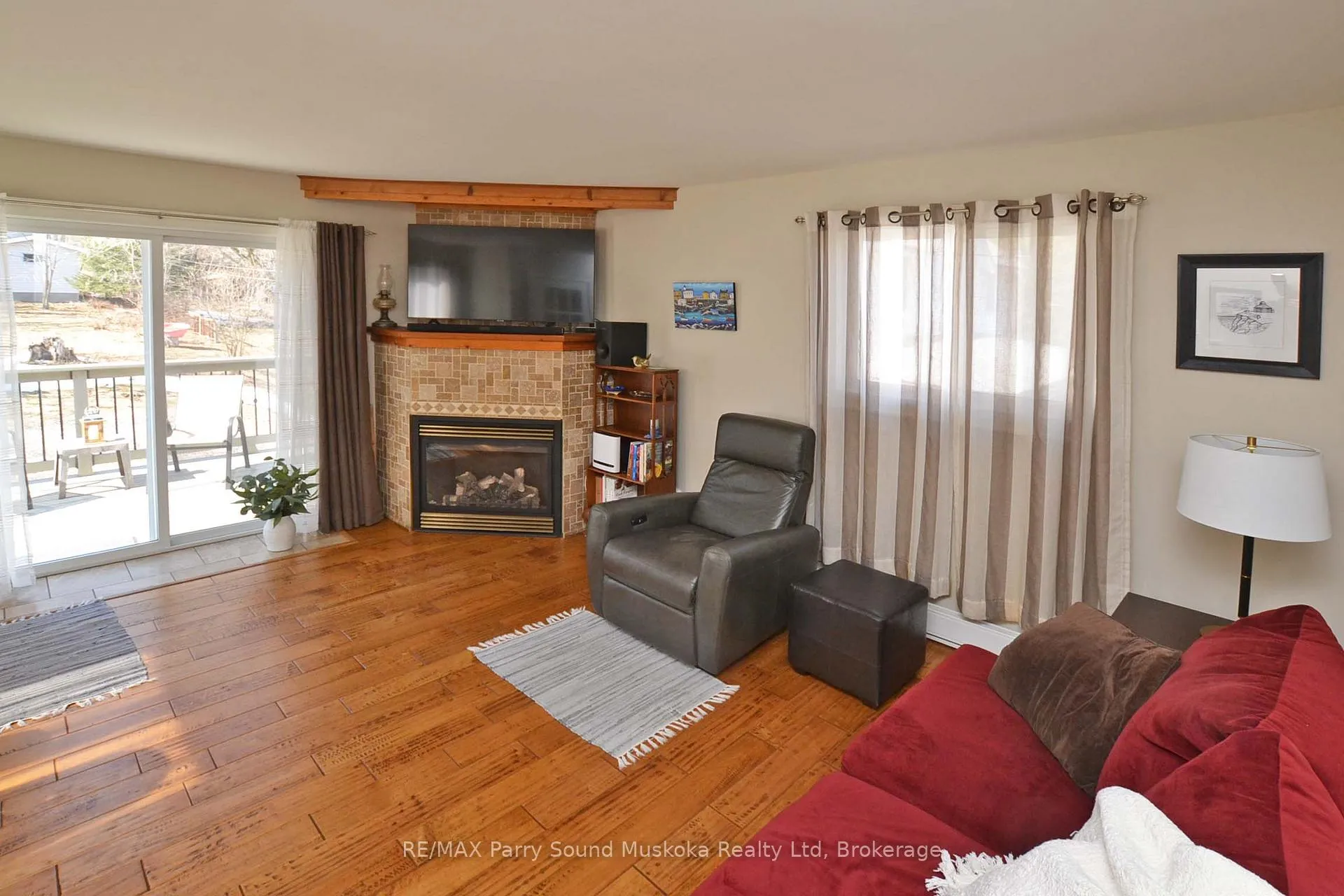 Photo 6 of 60 William Street, Parry Sound — HOMEH