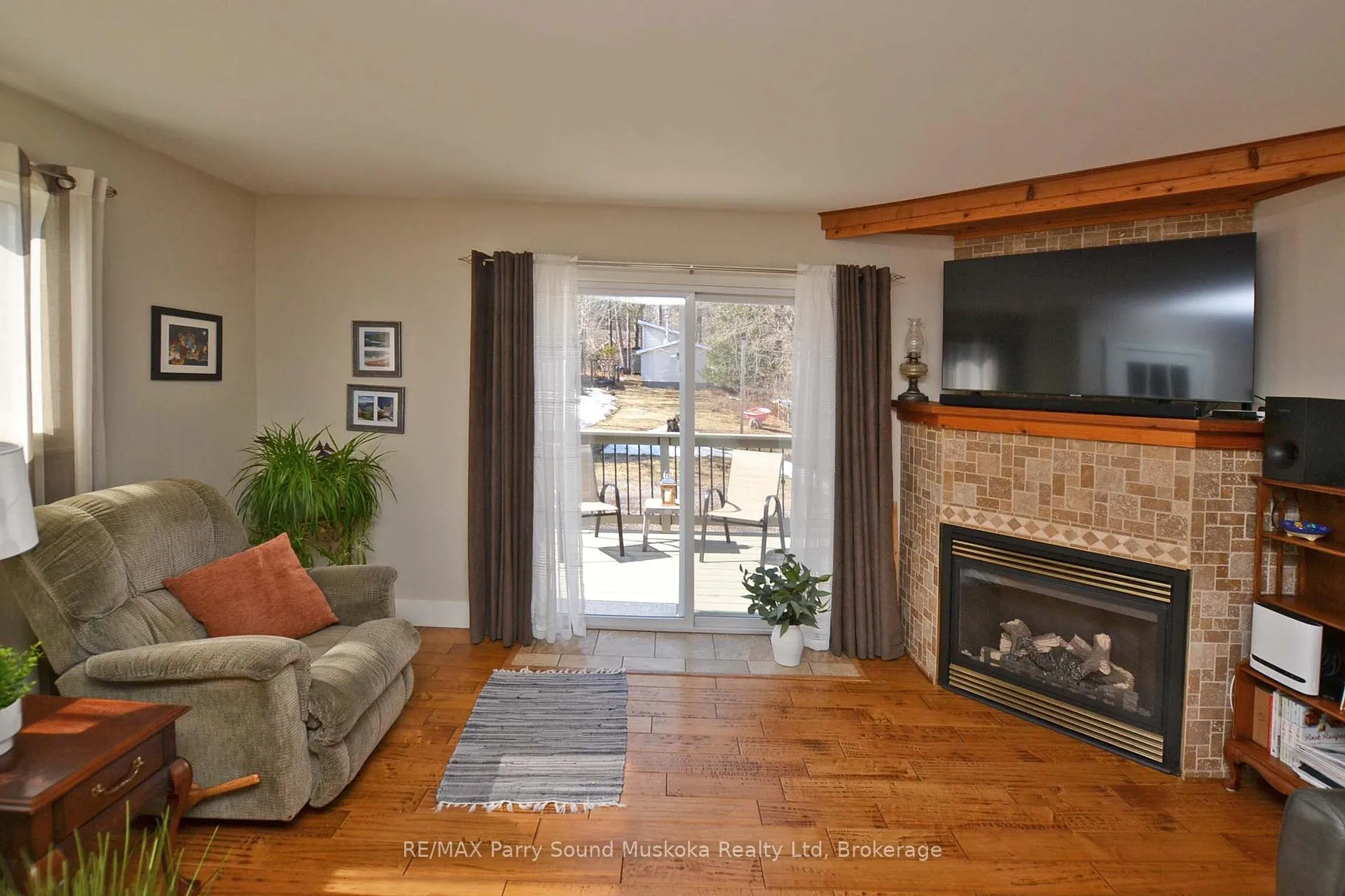 Photo 7 of 60 William Street, Parry Sound — HOMEH