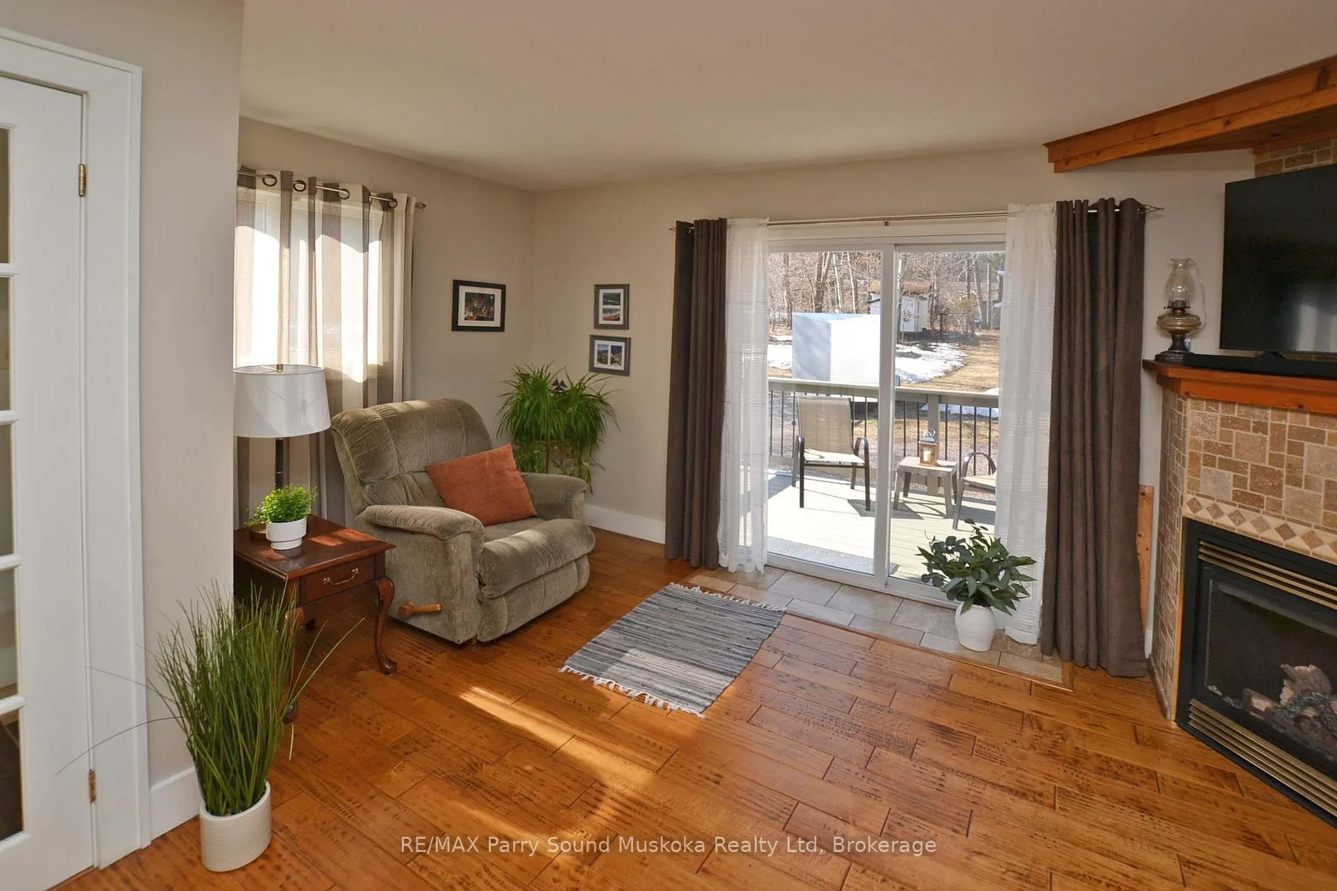 Photo 8 of 60 William Street, Parry Sound — HOMEH
