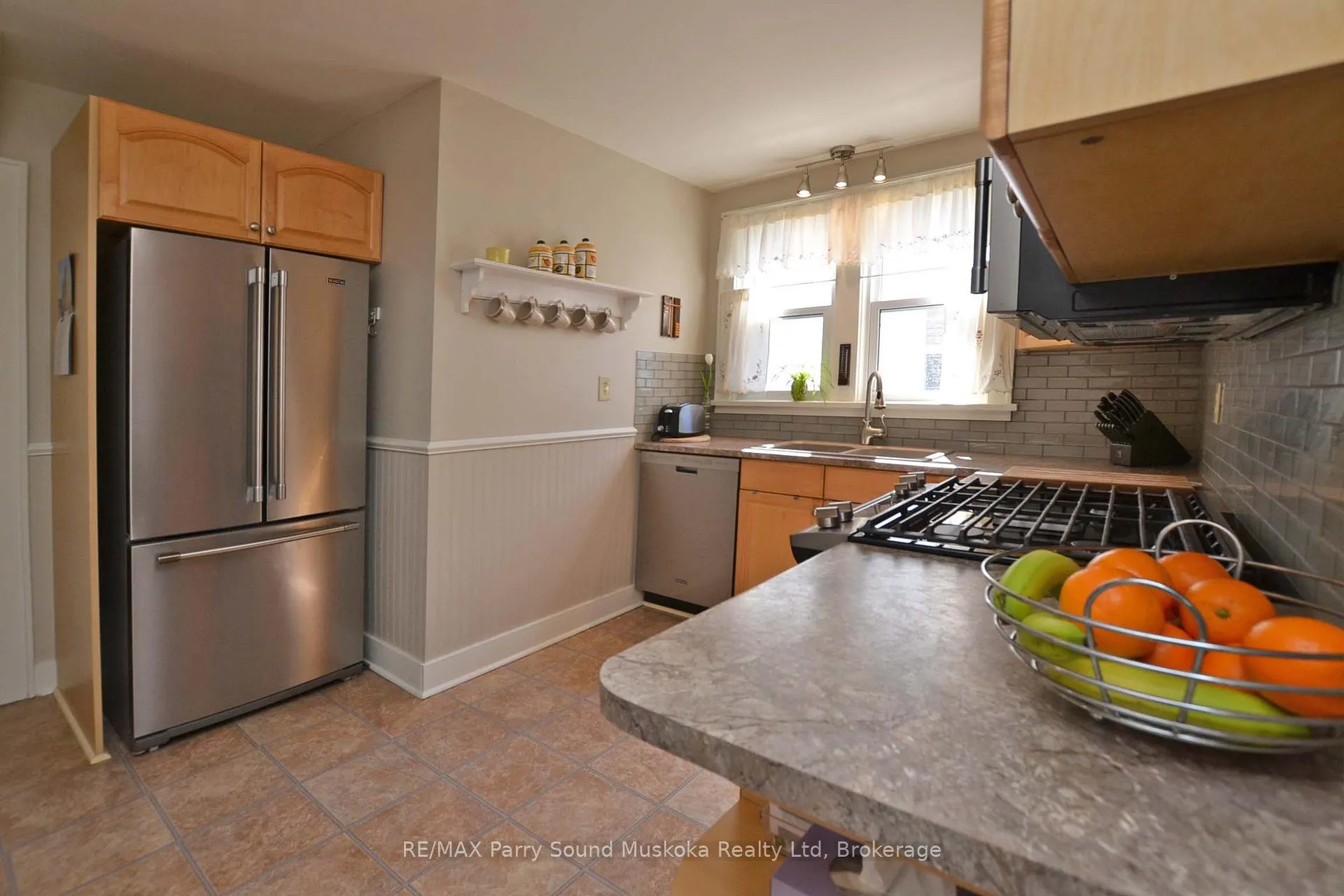 Photo 9 of 60 William Street, Parry Sound — HOMEH