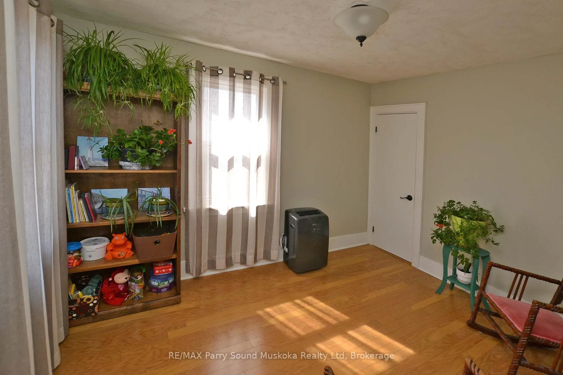 Photo 19 of 60 William Street, Parry Sound — HOMEH