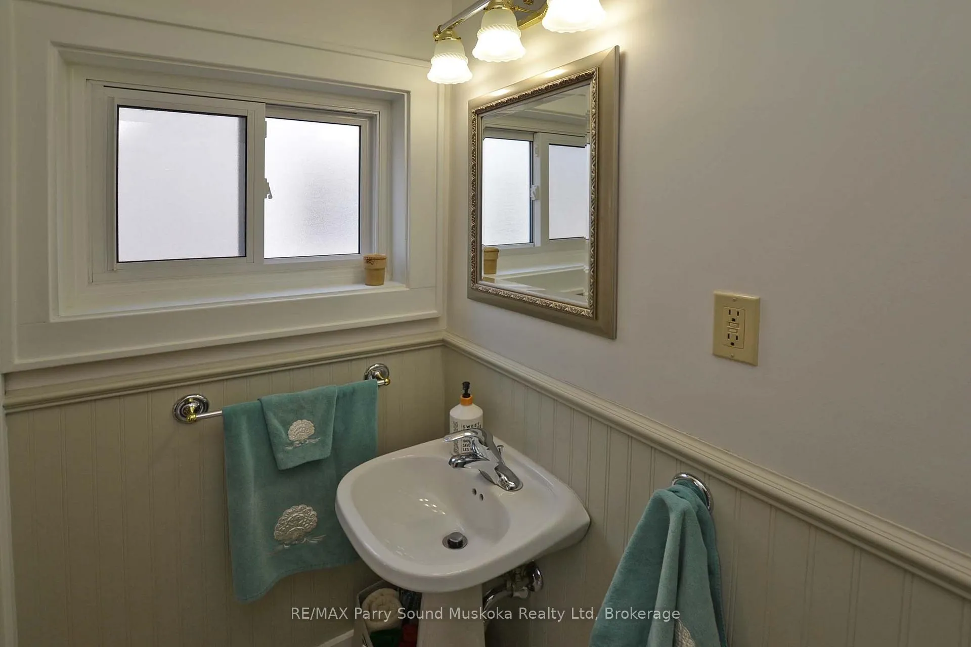 Photo 20 of 60 William Street, Parry Sound — HOMEH
