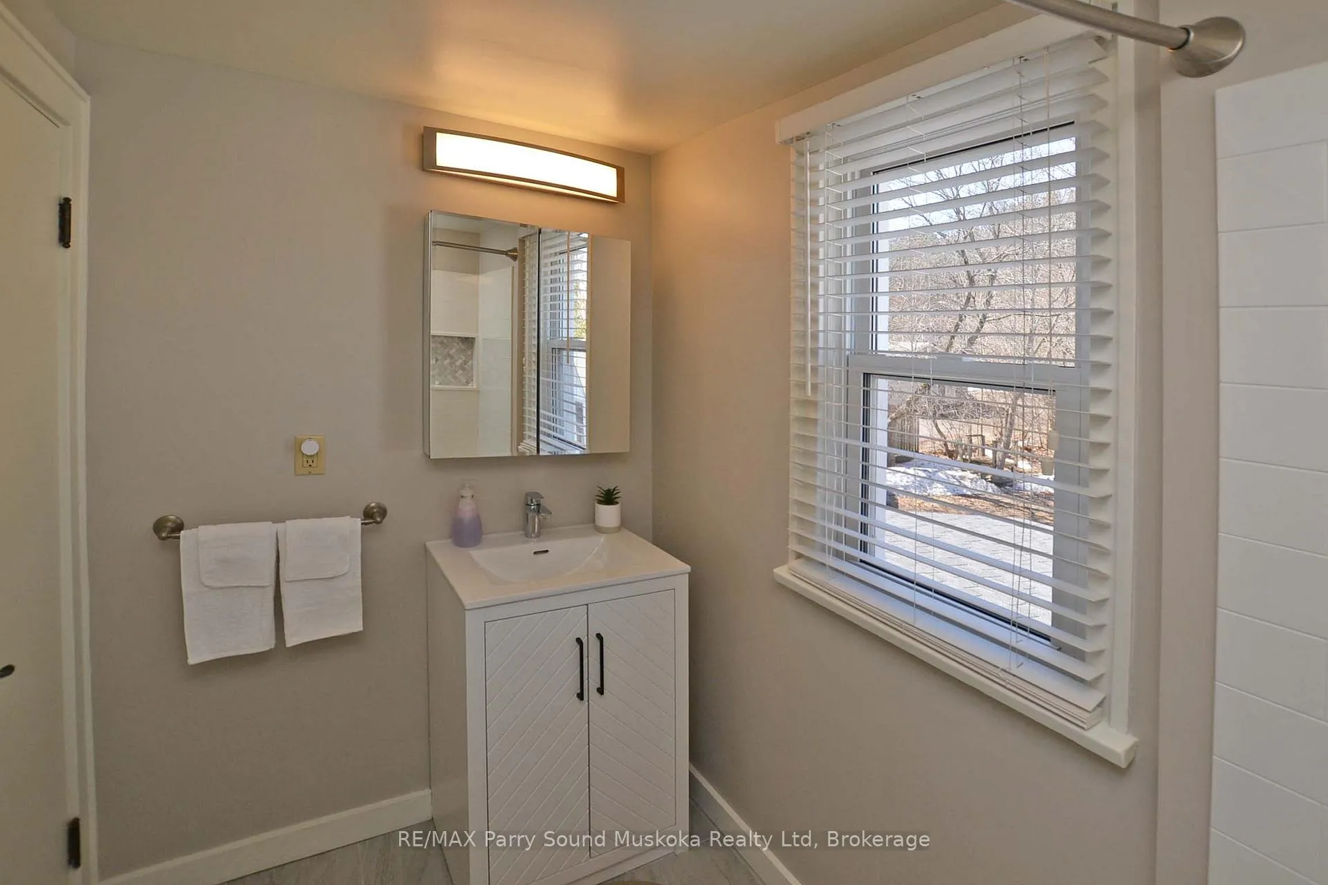 Photo 24 of 60 William Street, Parry Sound — HOMEH