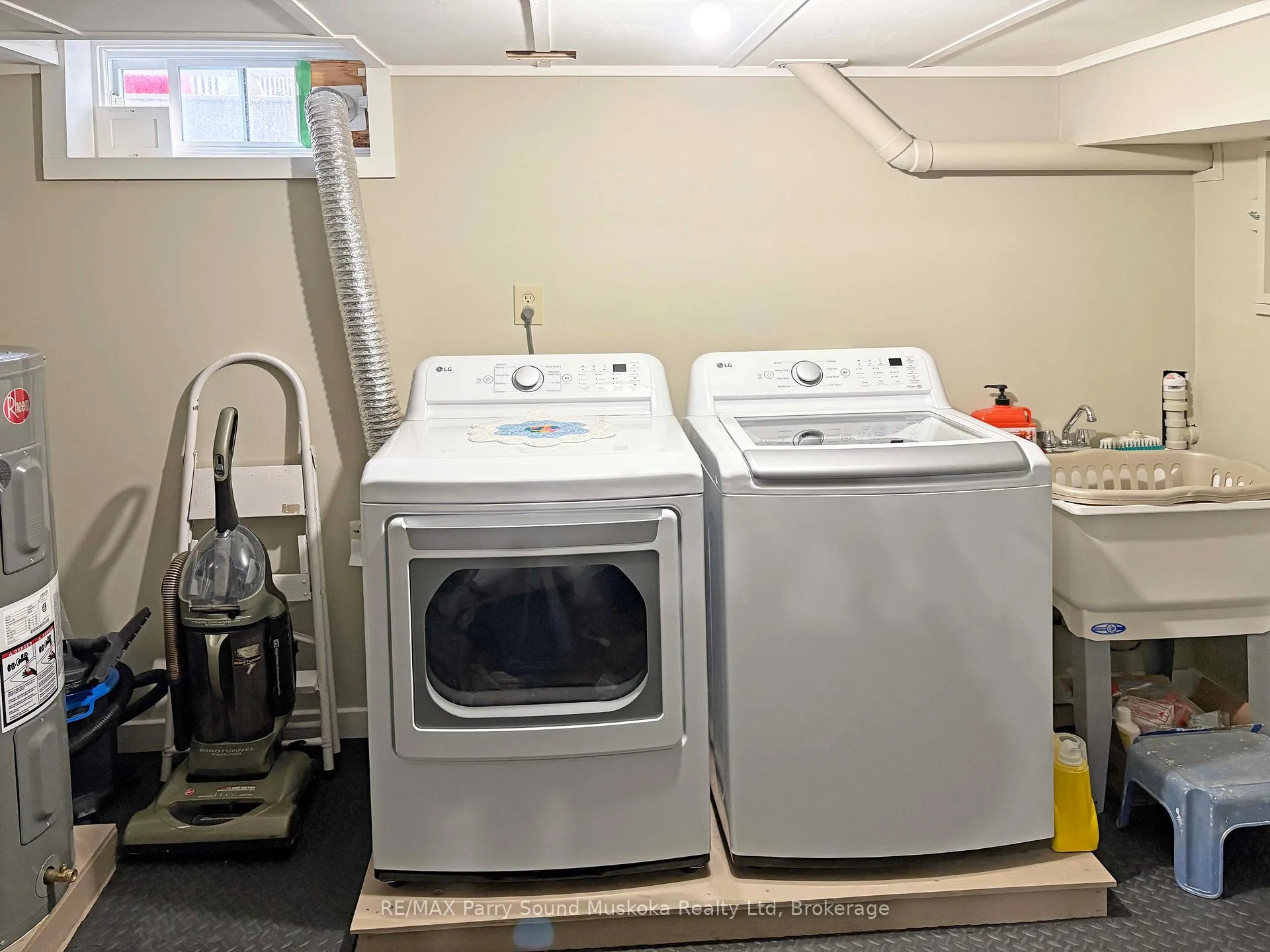 Photo 41 of 60 William Street, Parry Sound — HOMEH