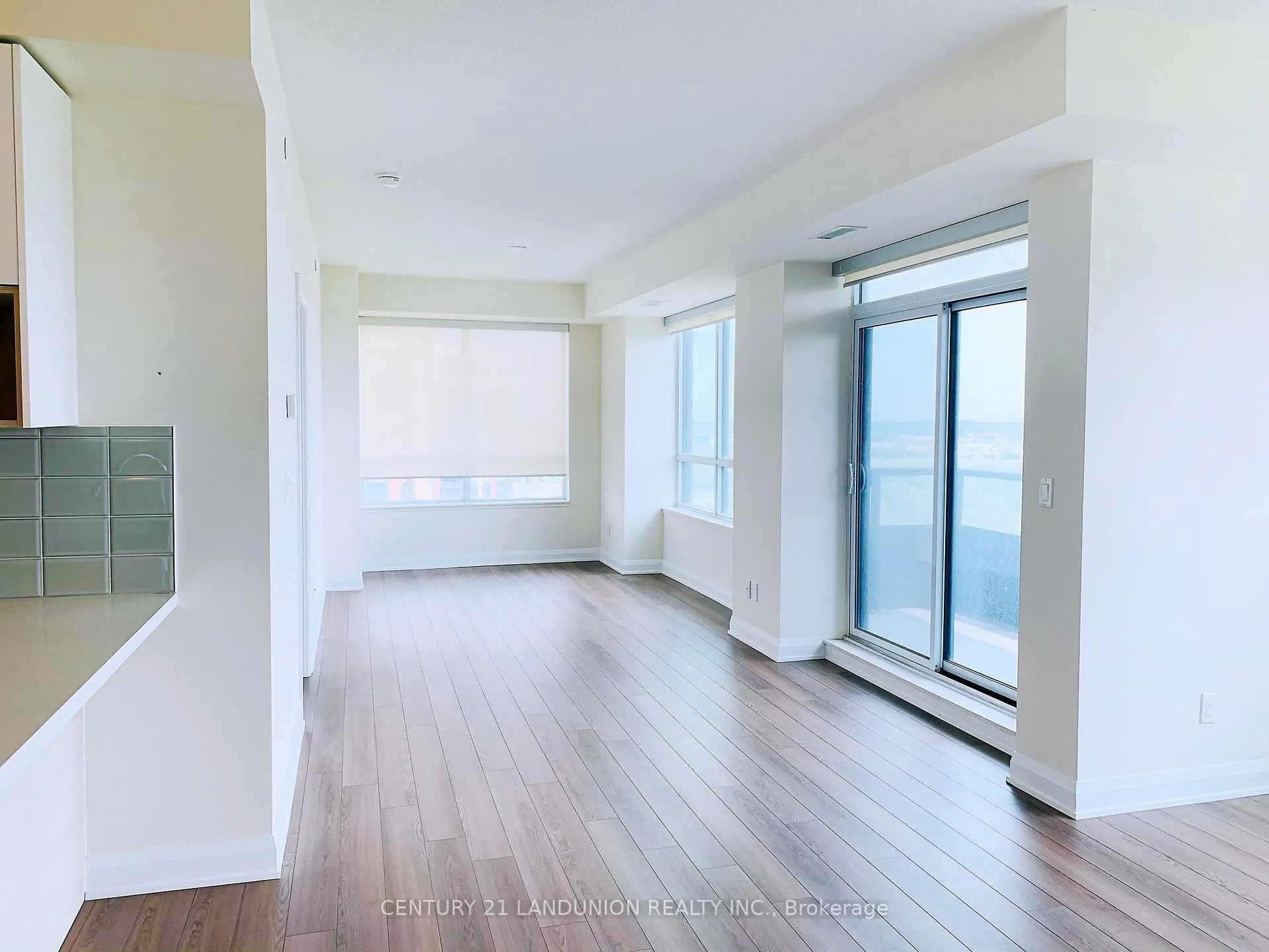 Photo 6 of Unit 1705, 15 Water Walk Drive, Markham, Unionville — HOMEH