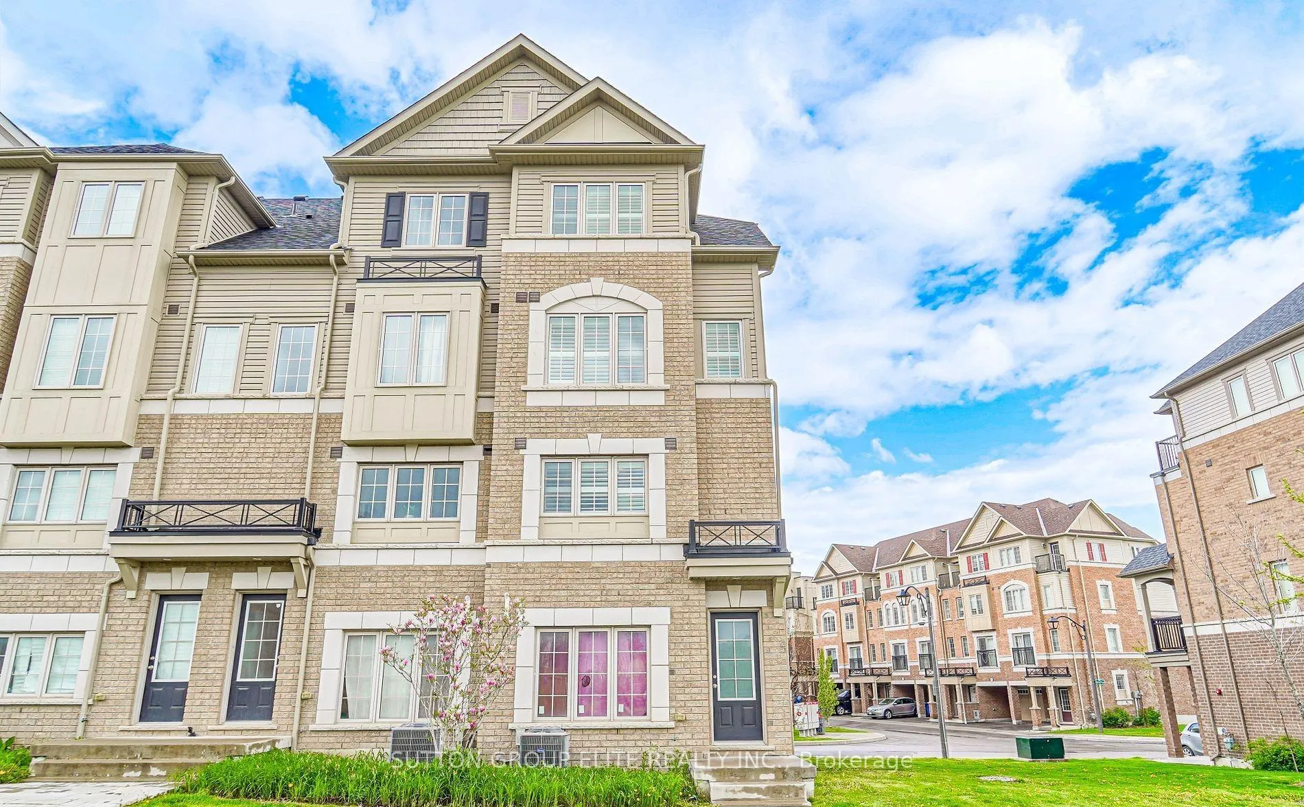 Photo 2 of 2364 Chevron Prince Path, Oshawa, Windfields — HOMEH