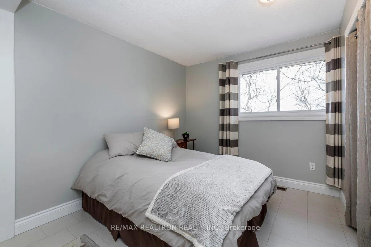 Photo 17 of 172 Queen Street W, Springwater, Elmvale — HOMEH