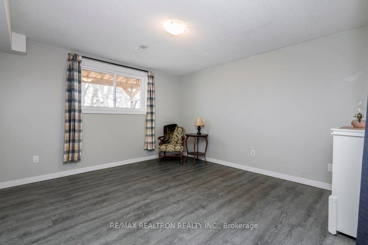 Photo 24 of 172 Queen Street W, Springwater, Elmvale — HOMEH