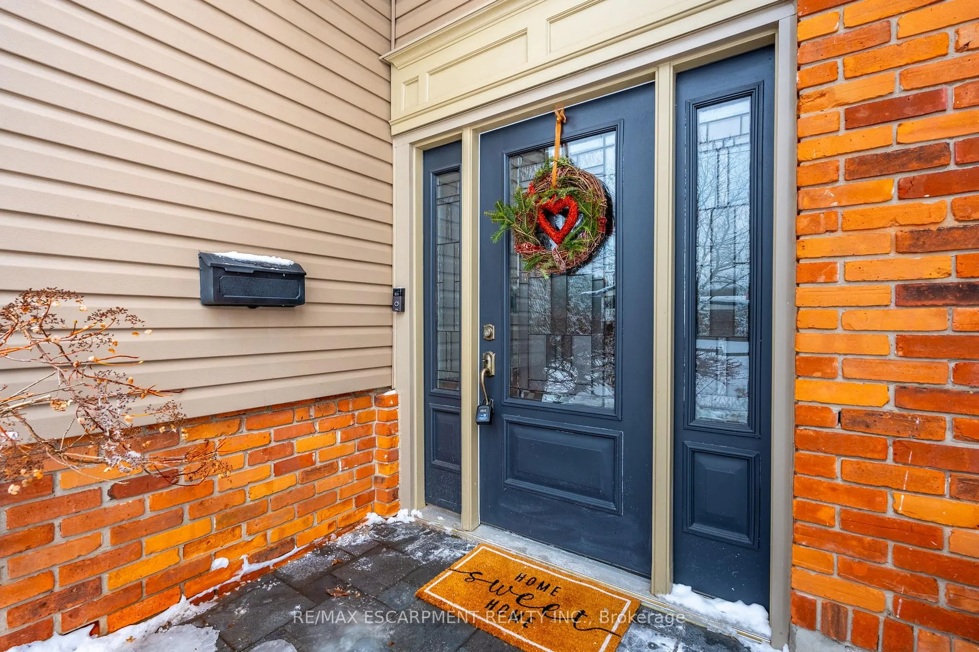 Photo 3 of 9 Martingrove Drive, Hamilton, Dundas — HOMEH