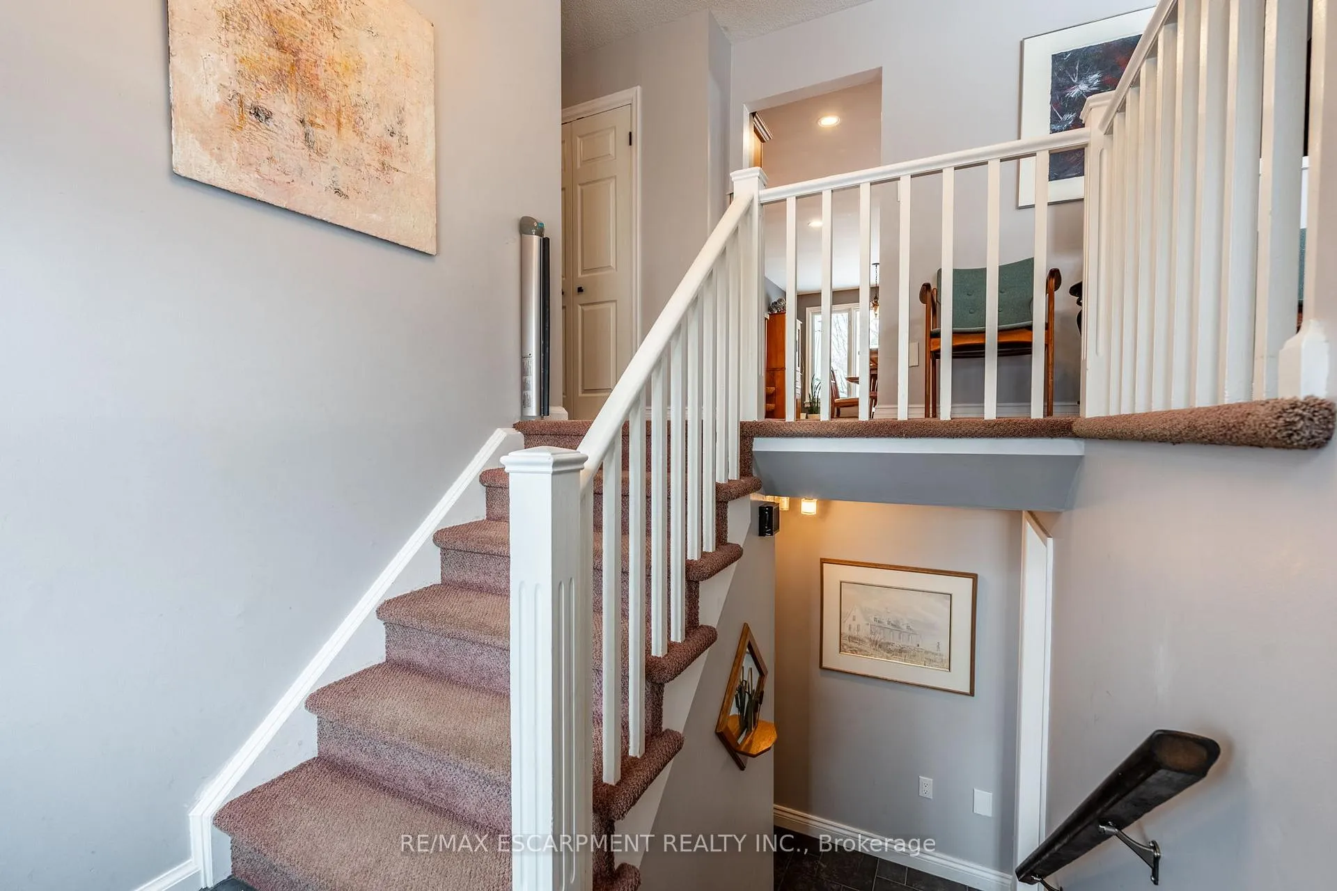 Photo 4 of 9 Martingrove Drive, Hamilton, Dundas — HOMEH