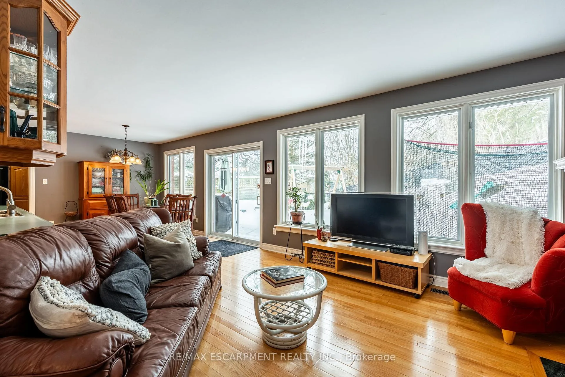 Photo 16 of 9 Martingrove Drive, Hamilton, Dundas — HOMEH
