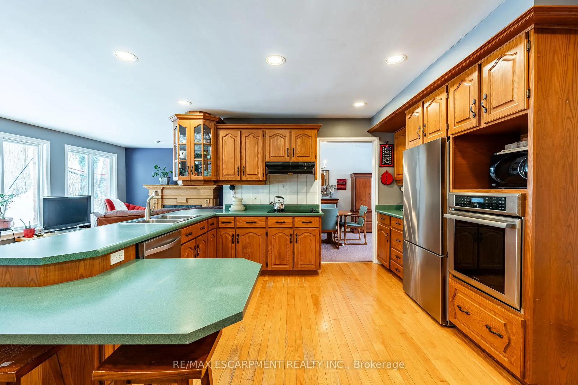 Photo 18 of 9 Martingrove Drive, Hamilton, Dundas — HOMEH