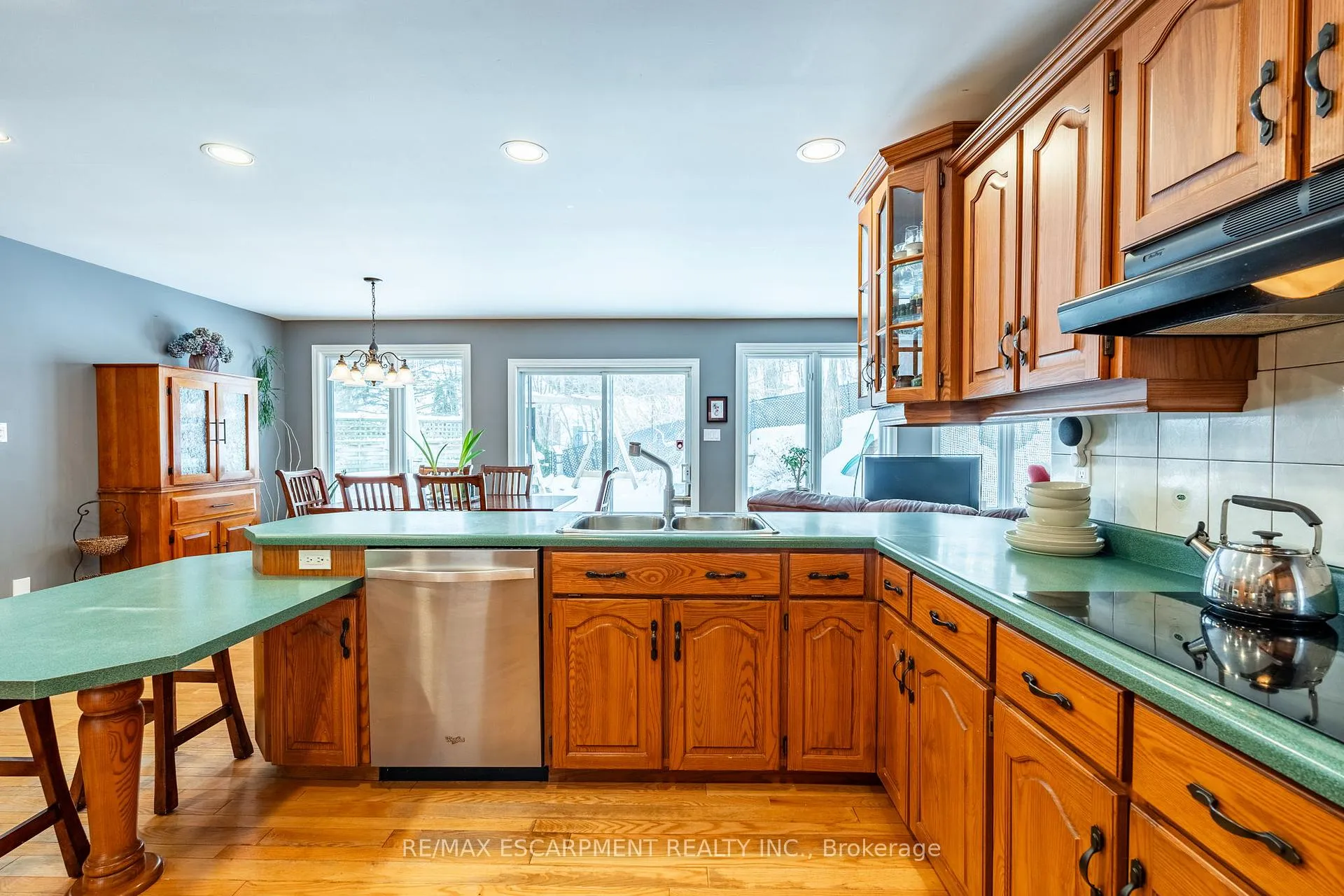 Photo 20 of 9 Martingrove Drive, Hamilton, Dundas — HOMEH