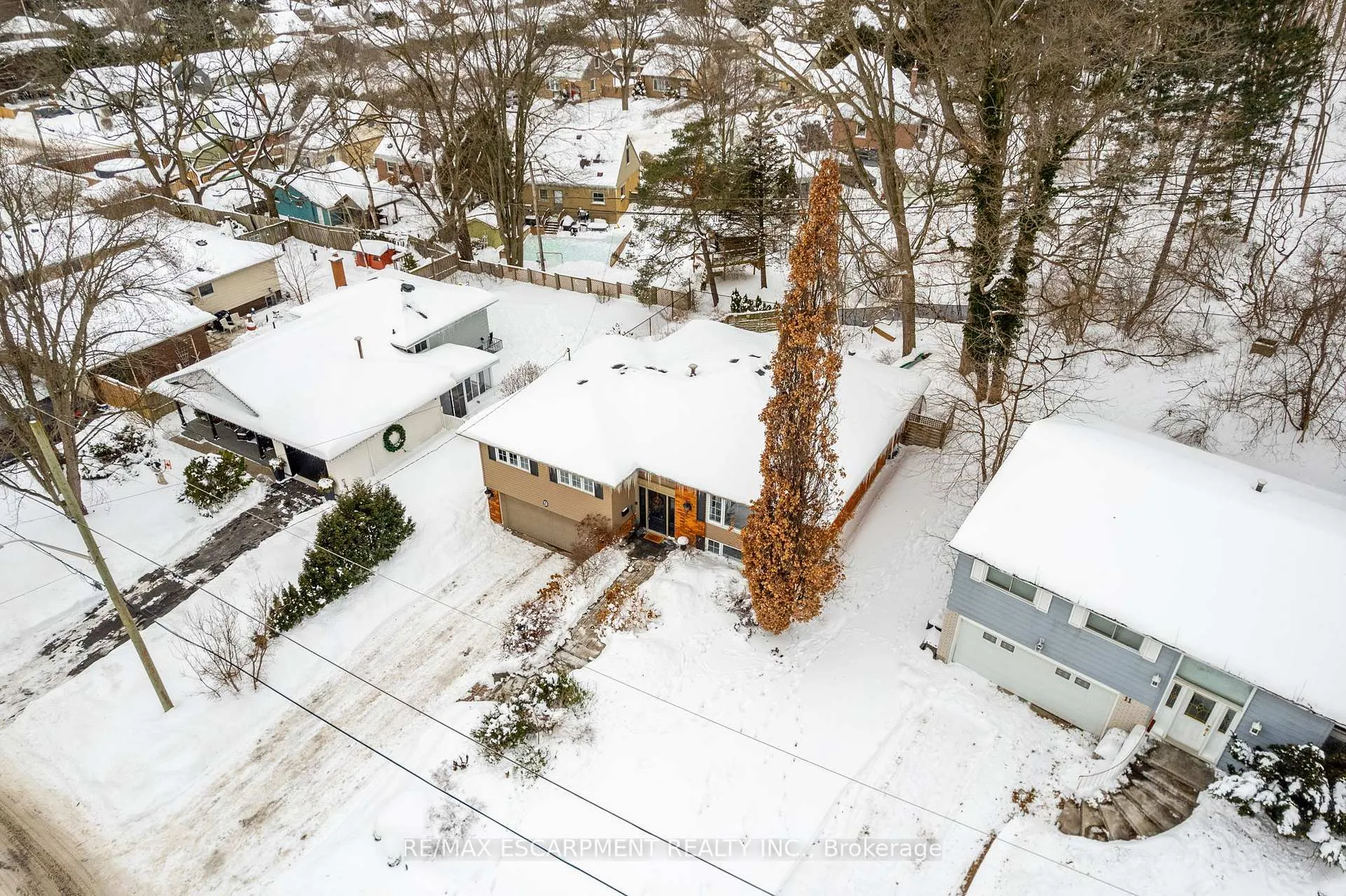 Photo 40 of 9 Martingrove Drive, Hamilton, Dundas — HOMEH