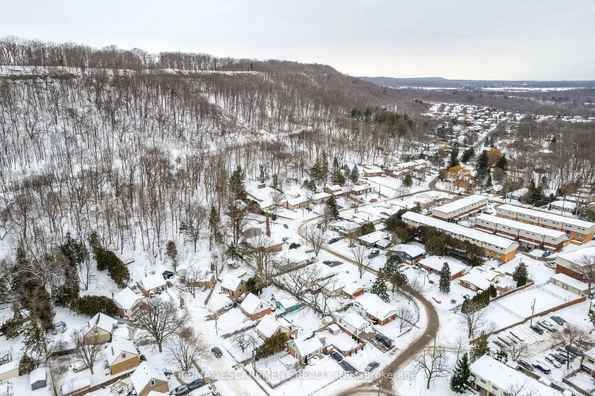 Photo 45 of 9 Martingrove Drive, Hamilton, Dundas — HOMEH