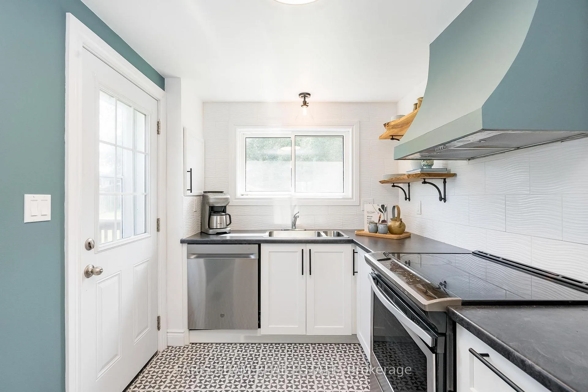 Photo 4 of 543 Oleary Lane, Tay, Victoria Harbour — HOMEH